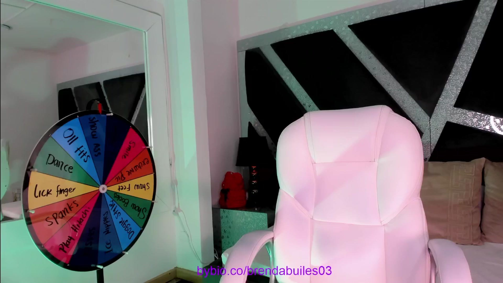 Gallery image thumbnail from BrendaBuiles's myfreecams stream on, 08/28/2024, 02:24 image 10 of 20