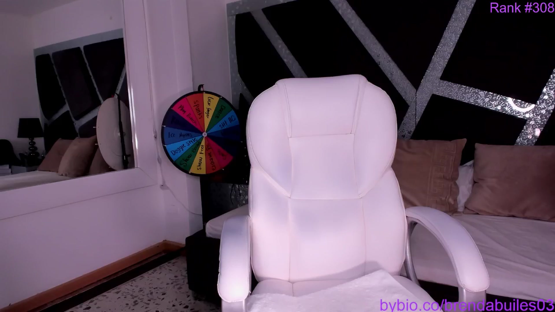 Gallery image thumbnail from BrendaBuiles's myfreecams stream on, 10/16/2024, 01:34 image 5 of 20