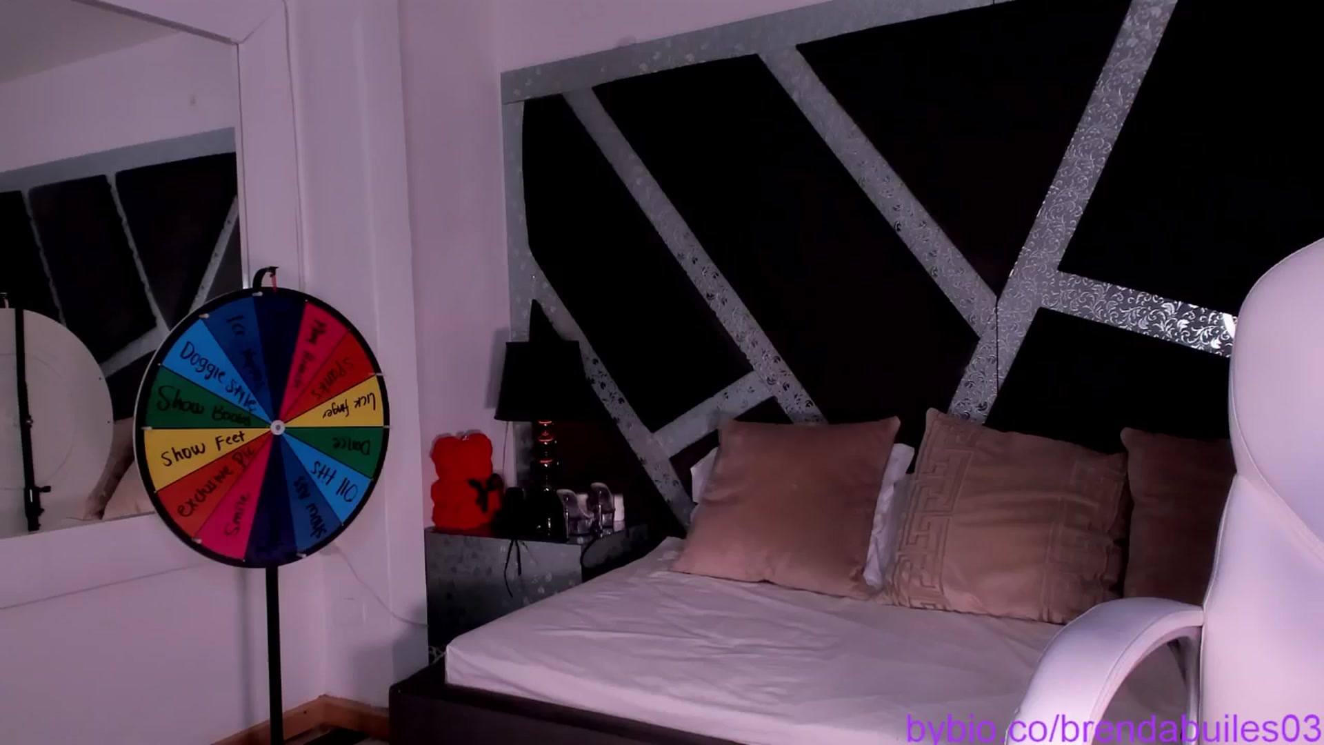 Gallery image thumbnail from BrendaBuiles's myfreecams stream on, 10/19/2024, 02:12 image 10 of 20
