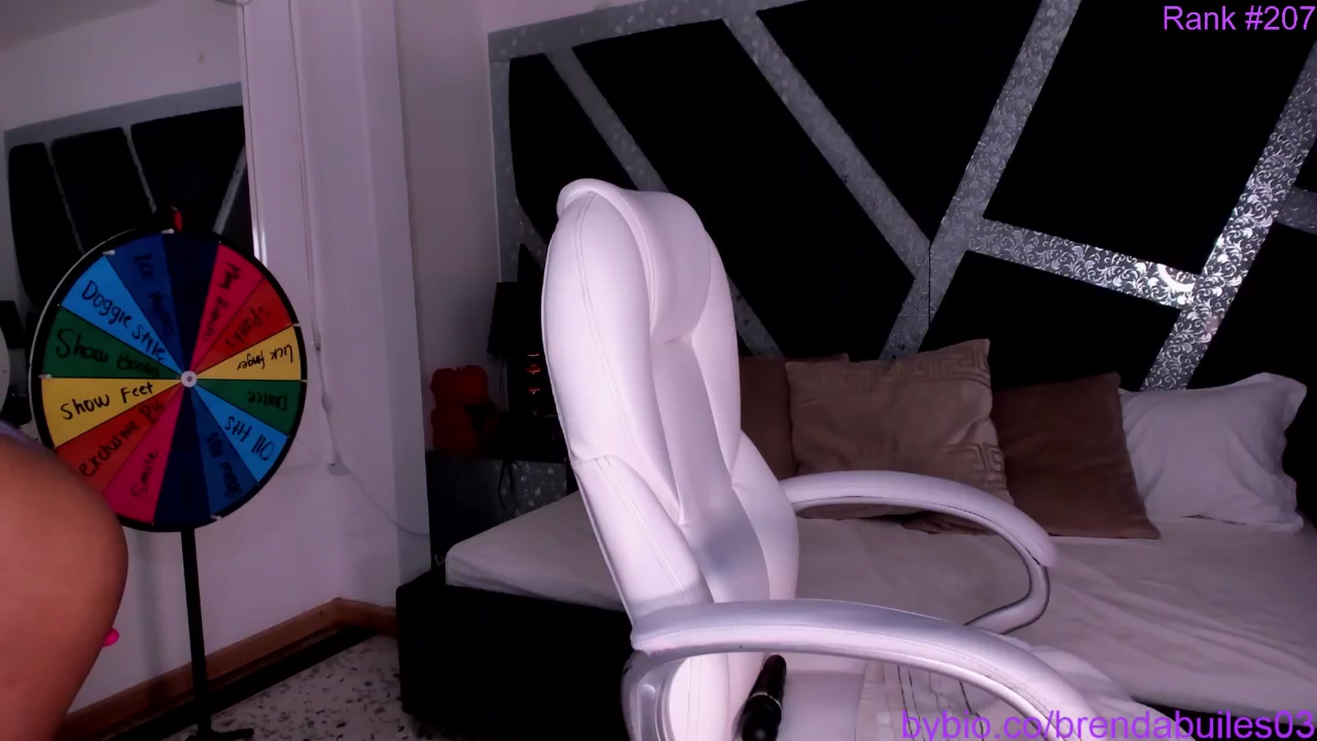 Gallery image thumbnail from BrendaBuiles's myfreecams stream on, 10/19/2024, 23:13 image 3 of 20