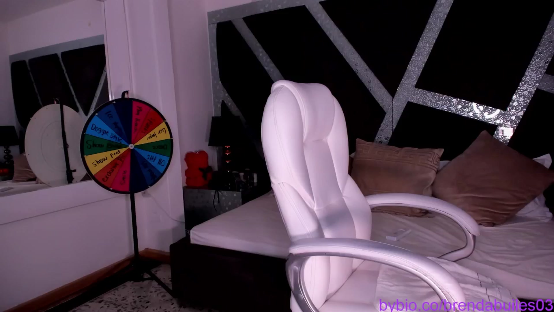 Gallery image thumbnail from BrendaBuiles's myfreecams stream on, 10/22/2024, 23:06 image 19 of 20
