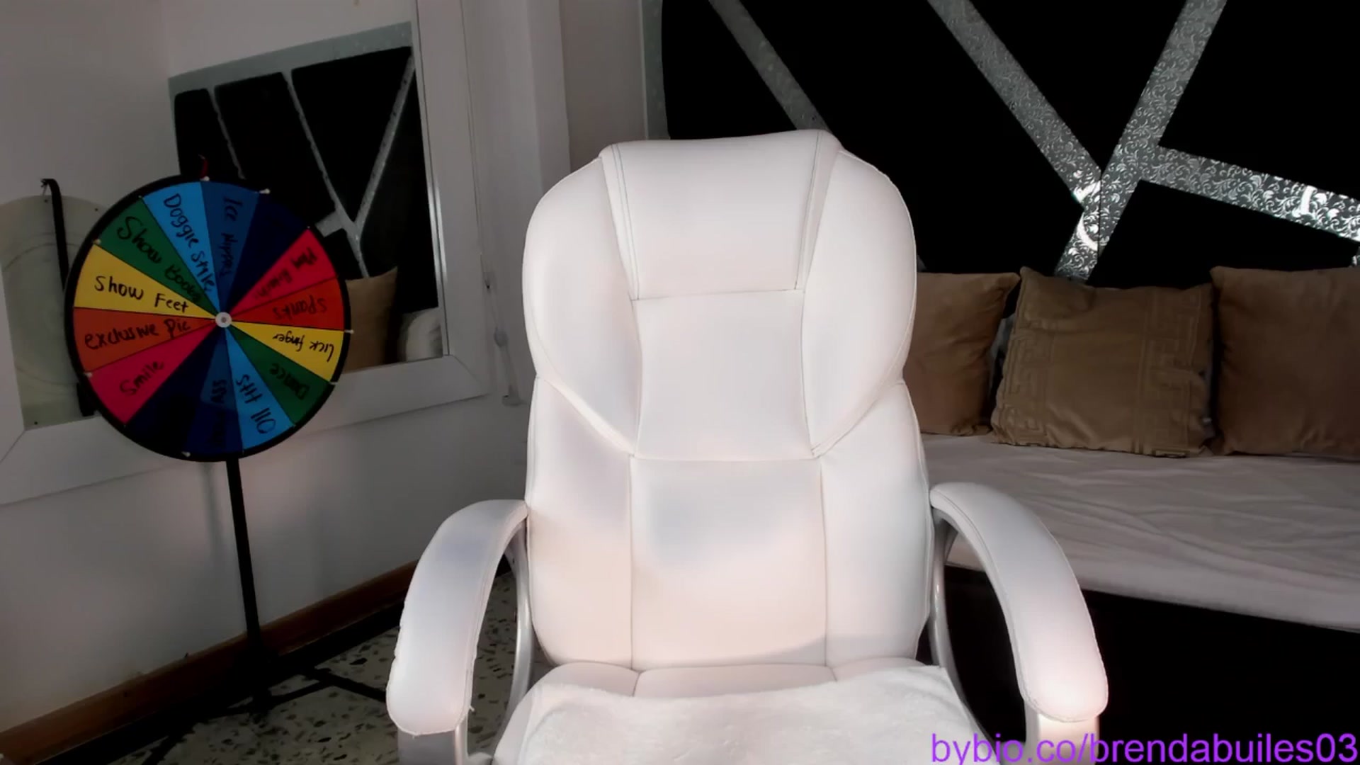 Gallery image thumbnail from BrendaBuiles's myfreecams stream on, 11/22/2024, 01:30 image 2 of 20