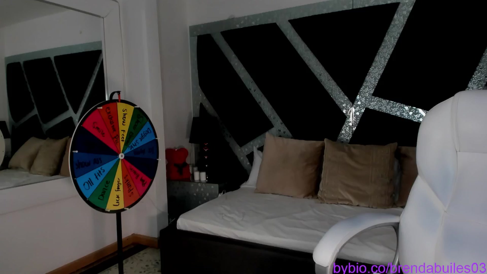 Gallery image thumbnail from BrendaBuiles's myfreecams stream on, 11/27/2024, 24:07 image 17 of 20