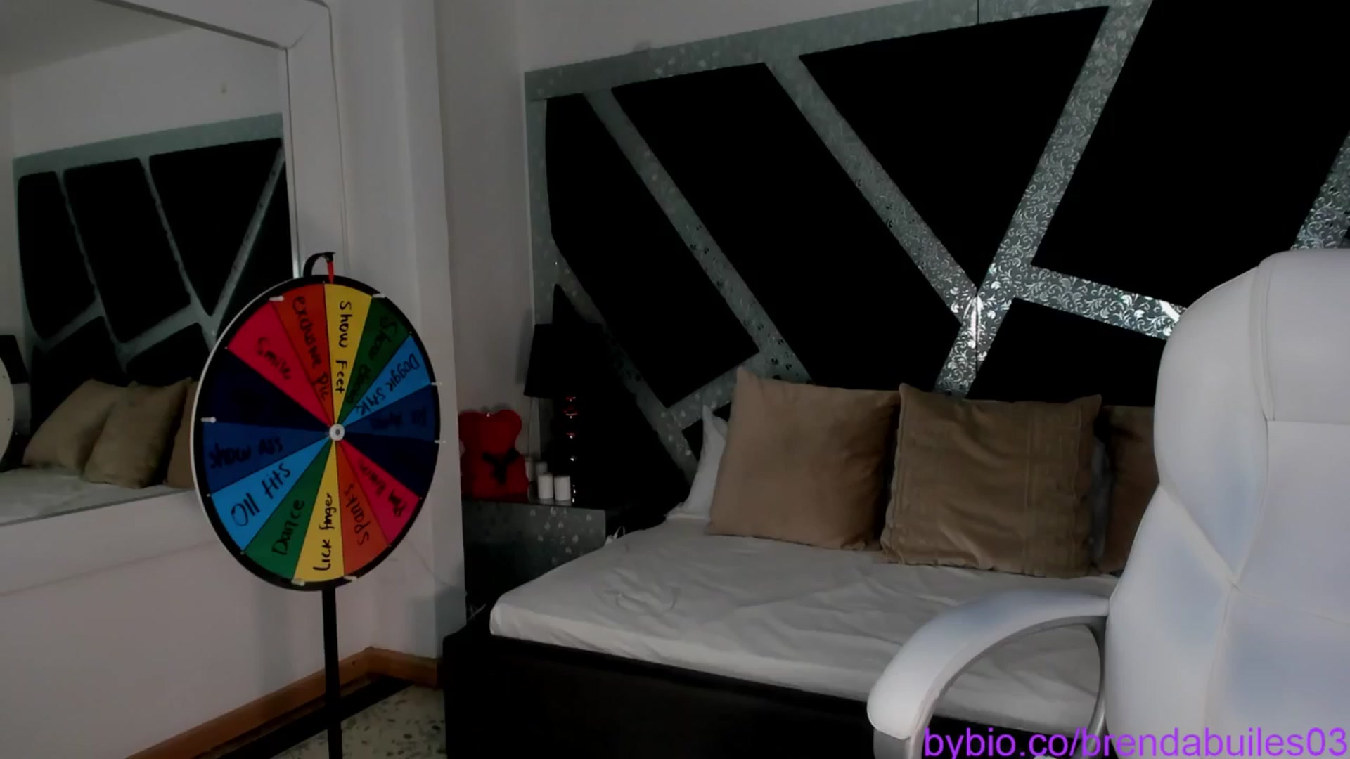 Gallery image thumbnail from BrendaBuiles's myfreecams stream on, 11/27/2024, 24:07 image 6 of 20