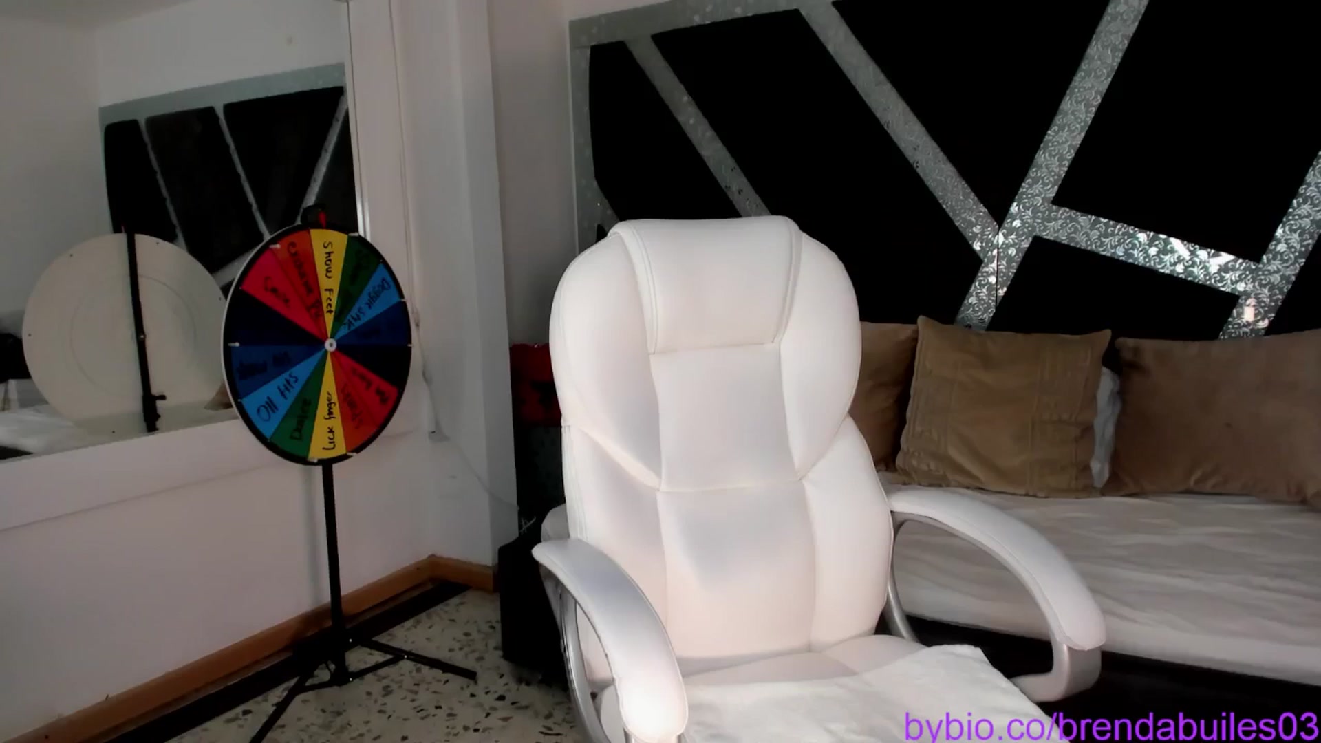 Gallery image thumbnail from BrendaBuiles's myfreecams stream on, 11/28/2024, 03:15 image 19 of 20