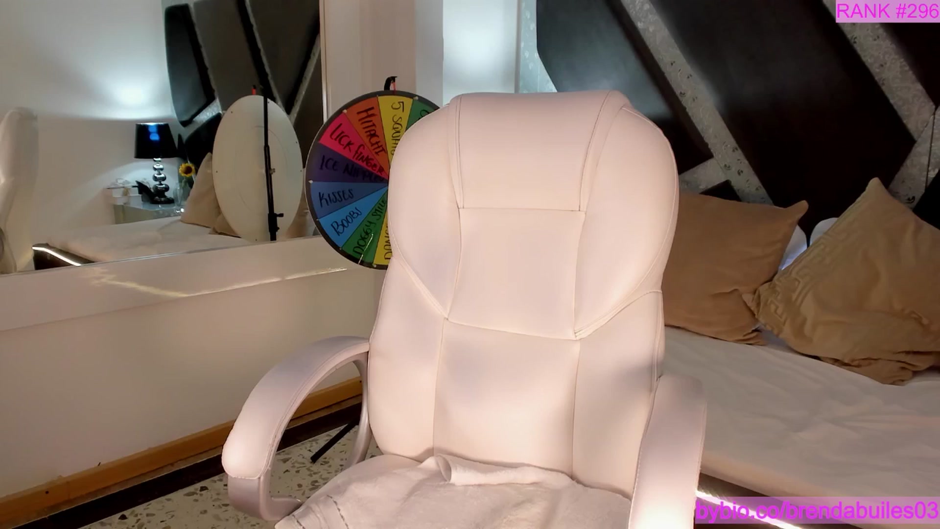 Gallery image thumbnail from BrendaBuiles's myfreecams stream on, 05/01/2025, 01:48 image 17 of 20