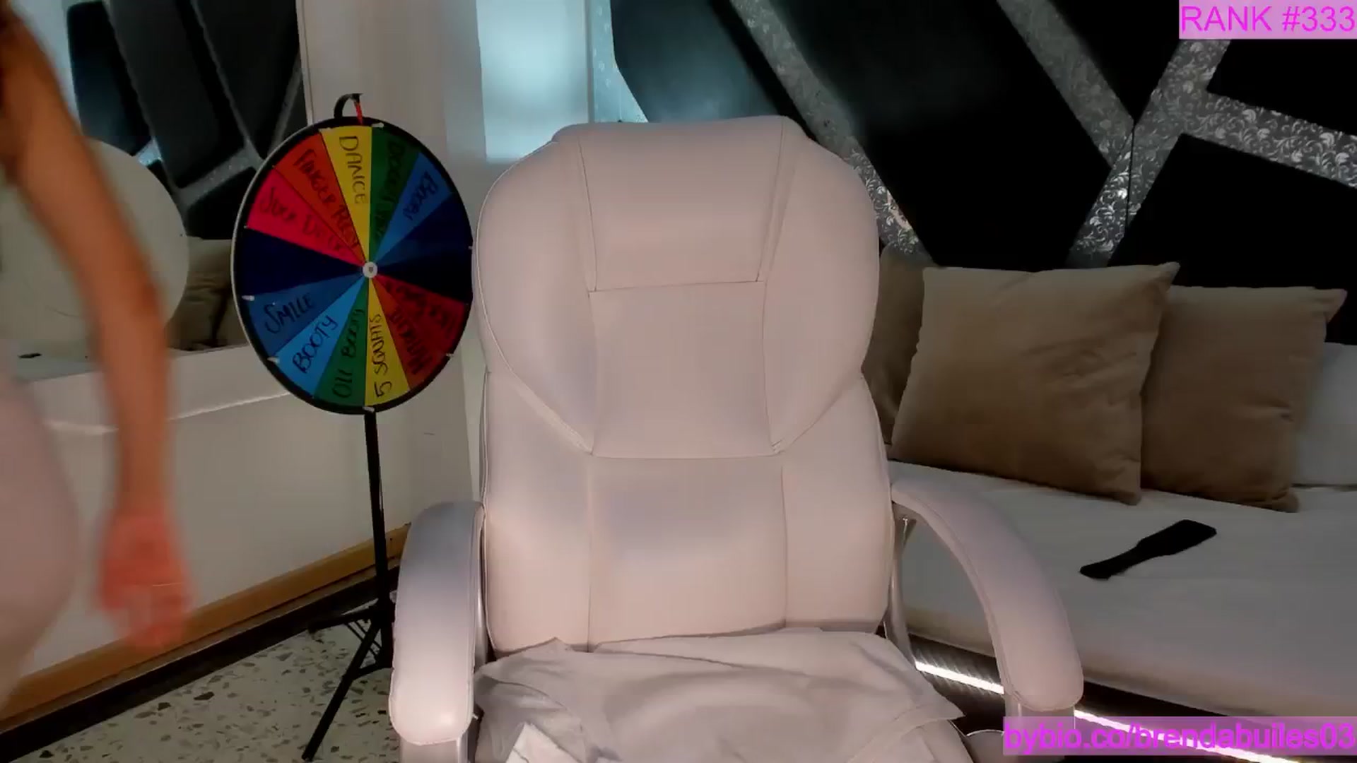 Gallery image thumbnail from BrendaBuiles's myfreecams stream on, 05/20/2025, 01:20 image 2 of 20