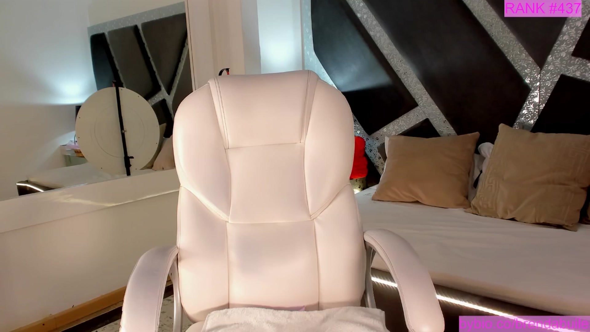 Gallery image thumbnail from BrendaBuiles's myfreecams stream on, 06/05/2025, 24:00 image 5 of 20