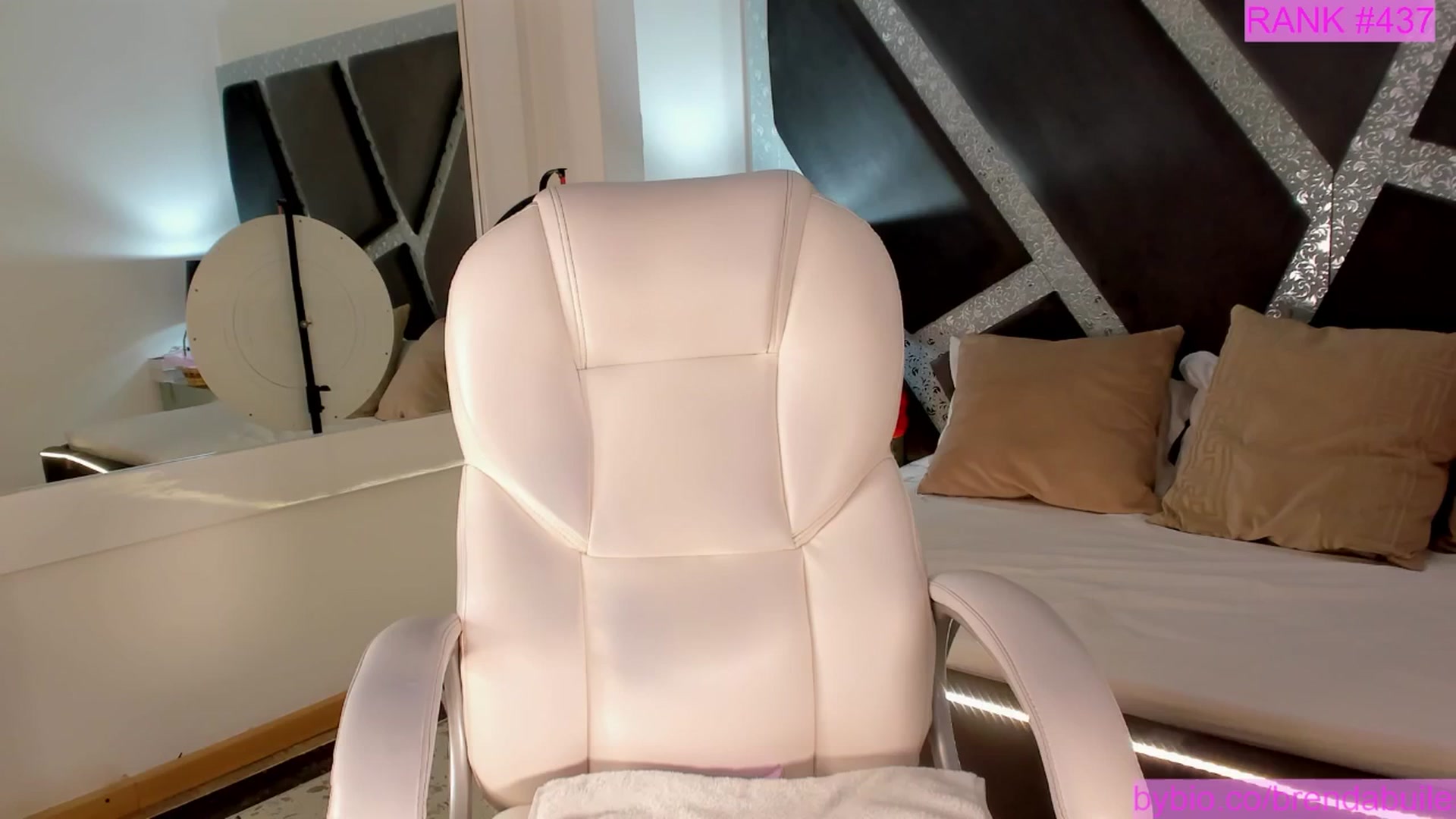 Gallery image thumbnail from BrendaBuiles's myfreecams stream on, 06/05/2025, 24:00 image 4 of 20
