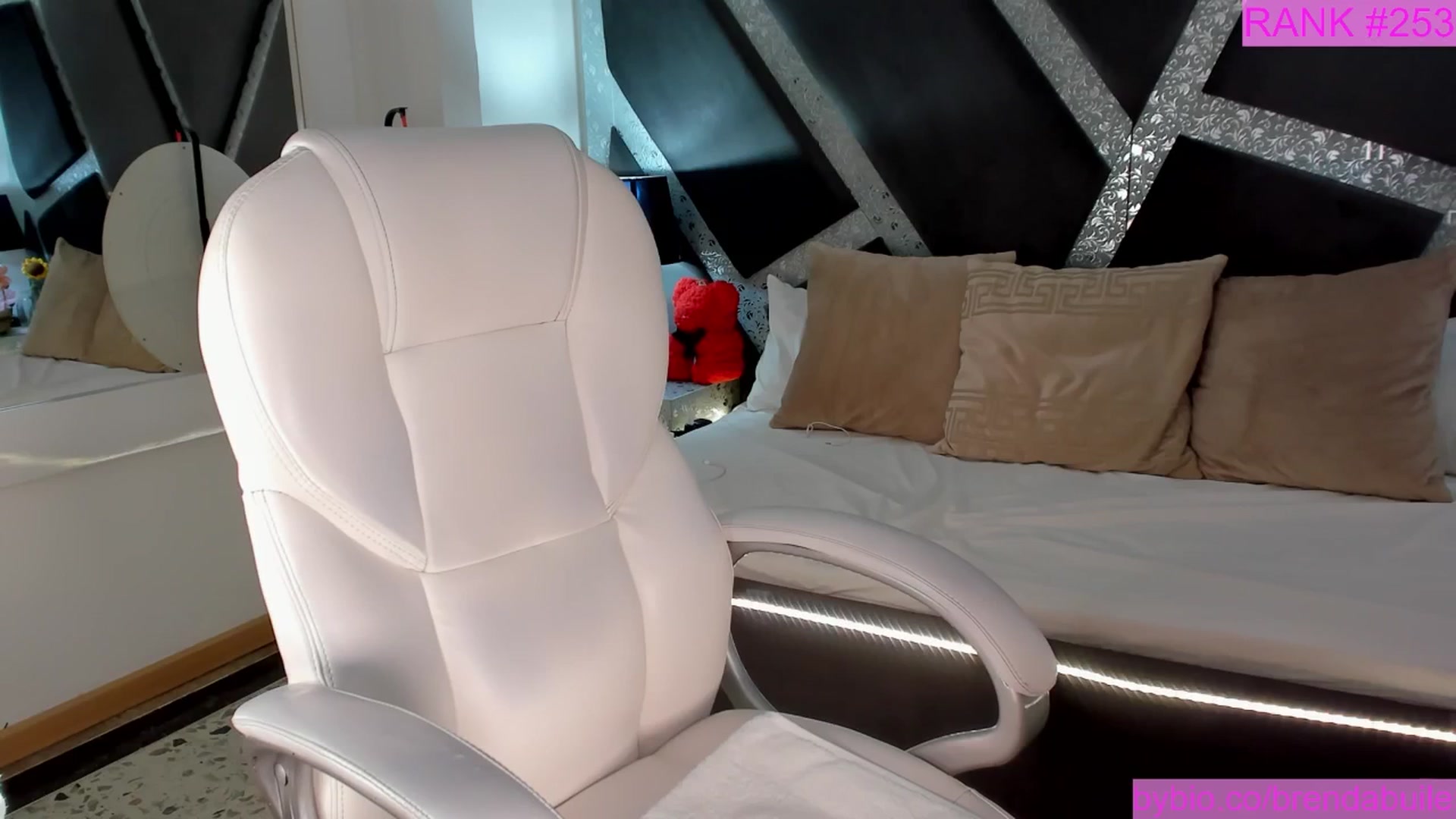 Gallery image thumbnail from BrendaBuiles's myfreecams stream on, 06/08/2025, 01:28 image 10 of 20