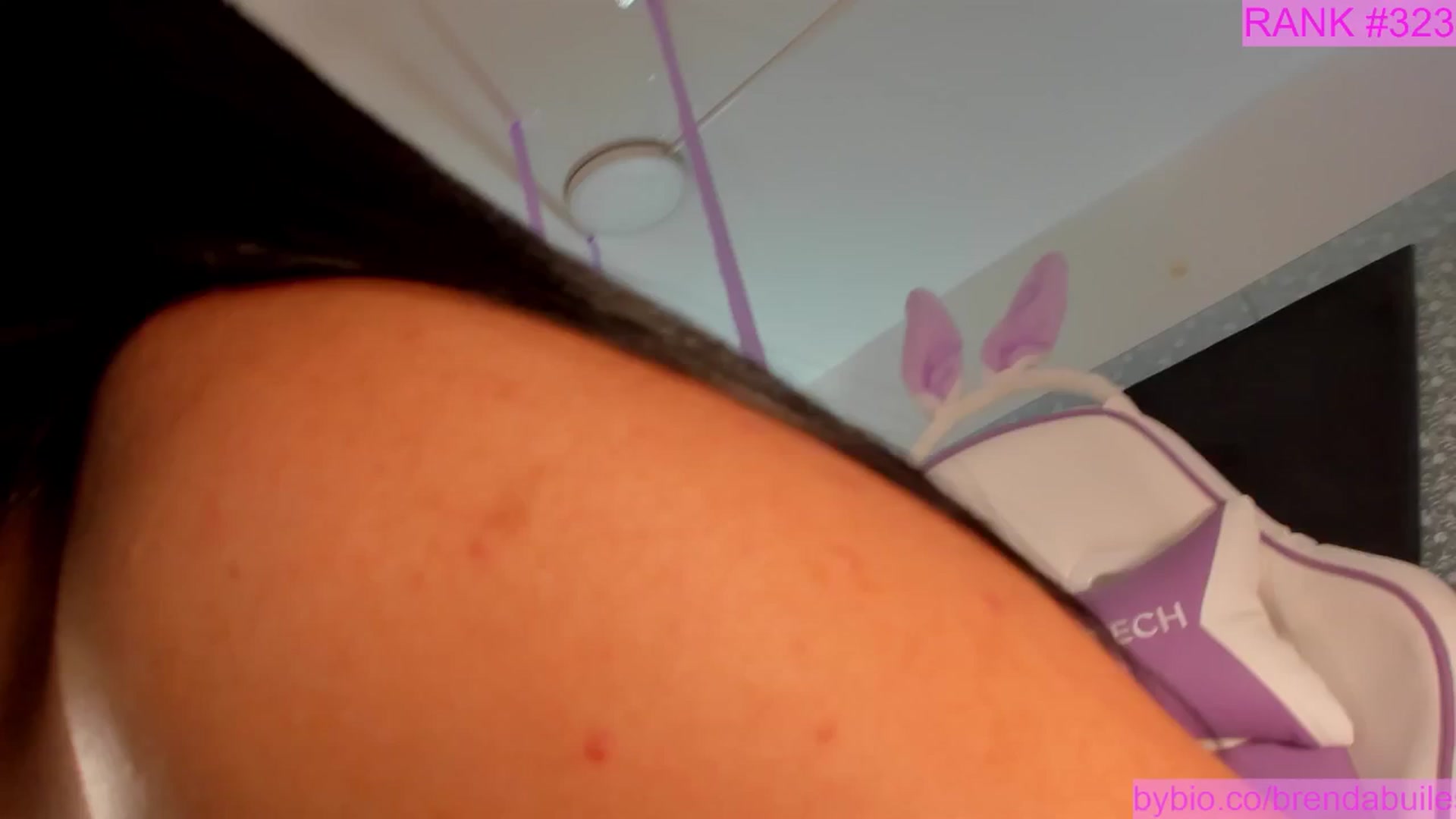 Gallery image thumbnail from BrendaBuiles's myfreecams stream on, 06/18/2025, 24:03 image 12 of 20