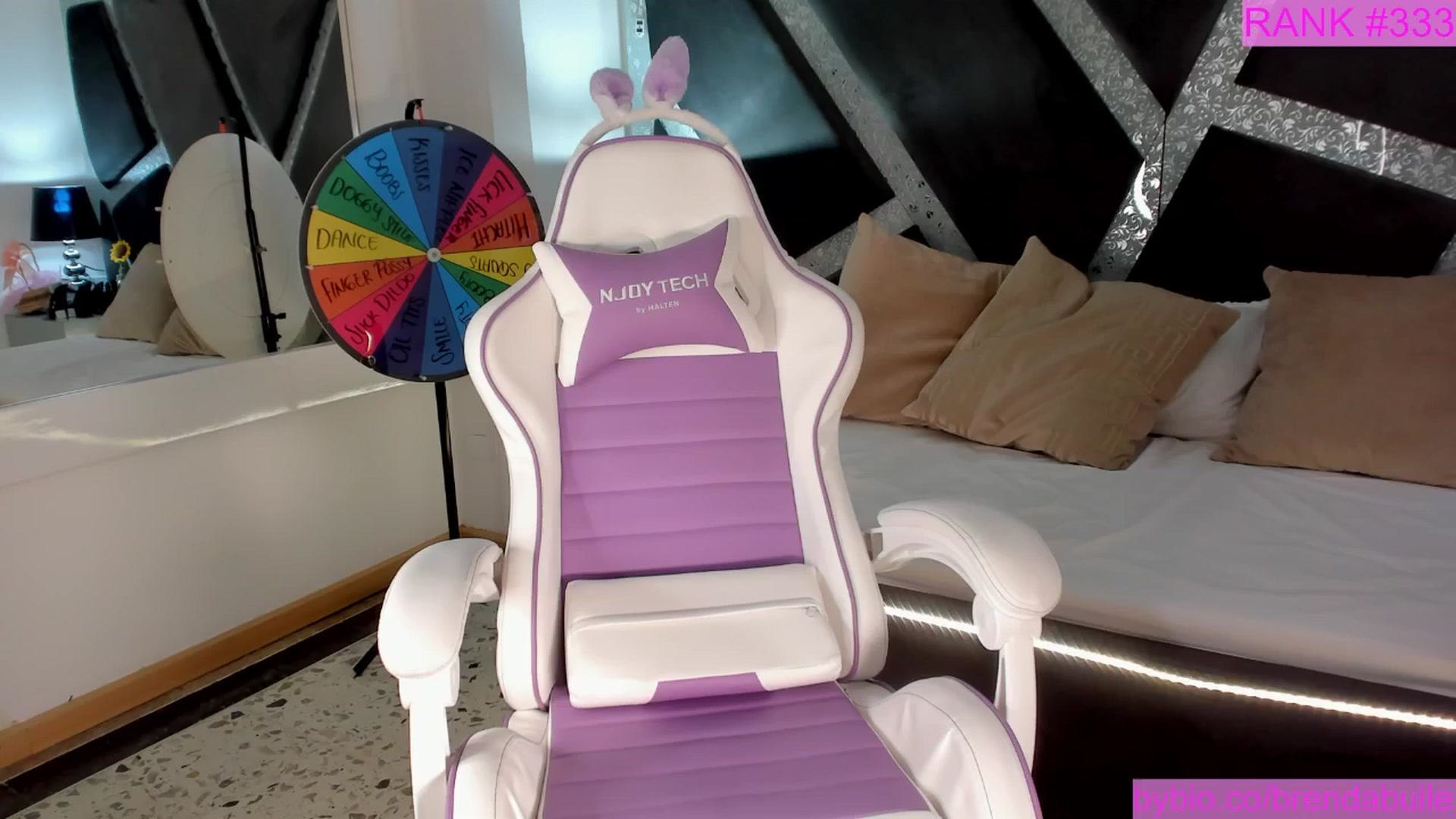 Gallery image thumbnail from BrendaBuiles's myfreecams stream on, 06/28/2025, 24:53 image 18 of 20