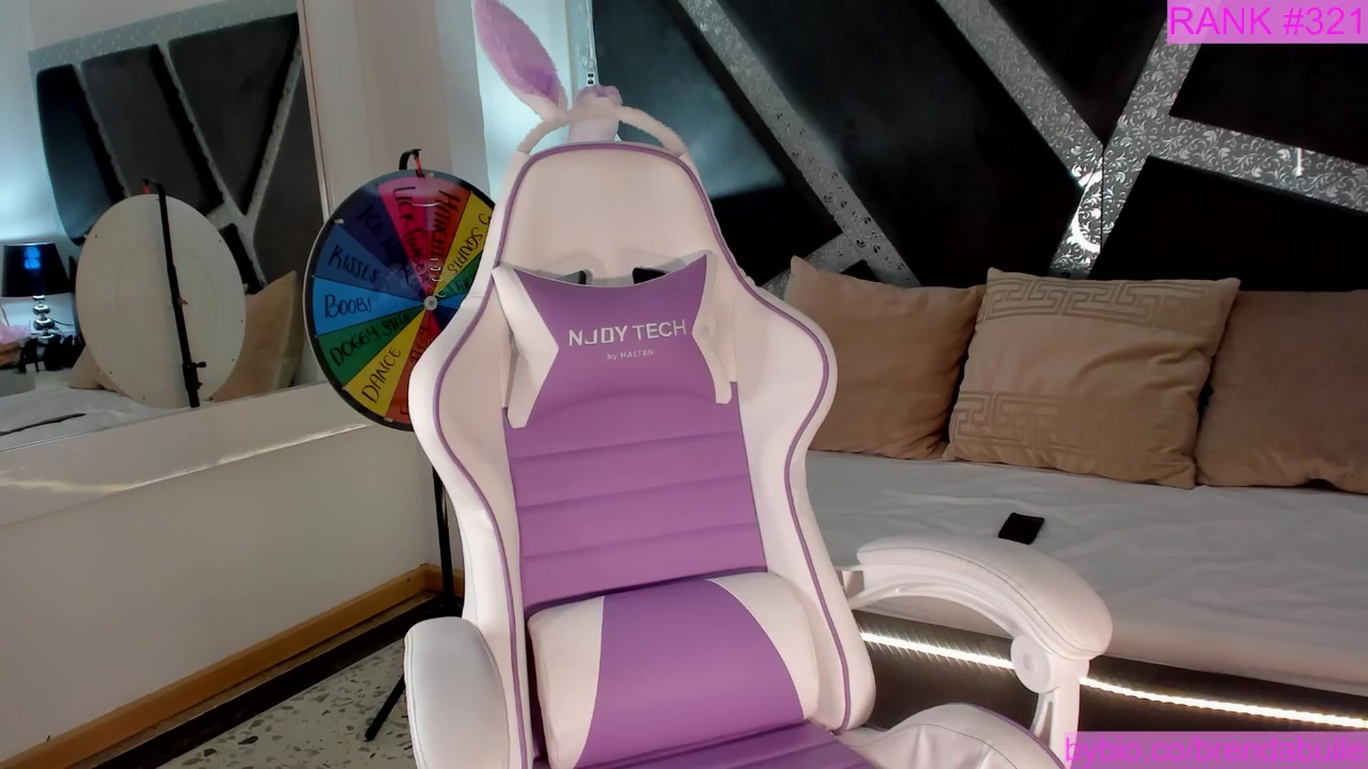 Gallery image thumbnail from BrendaBuiles's myfreecams stream on, 06/30/2025, 23:29 image 6 of 20