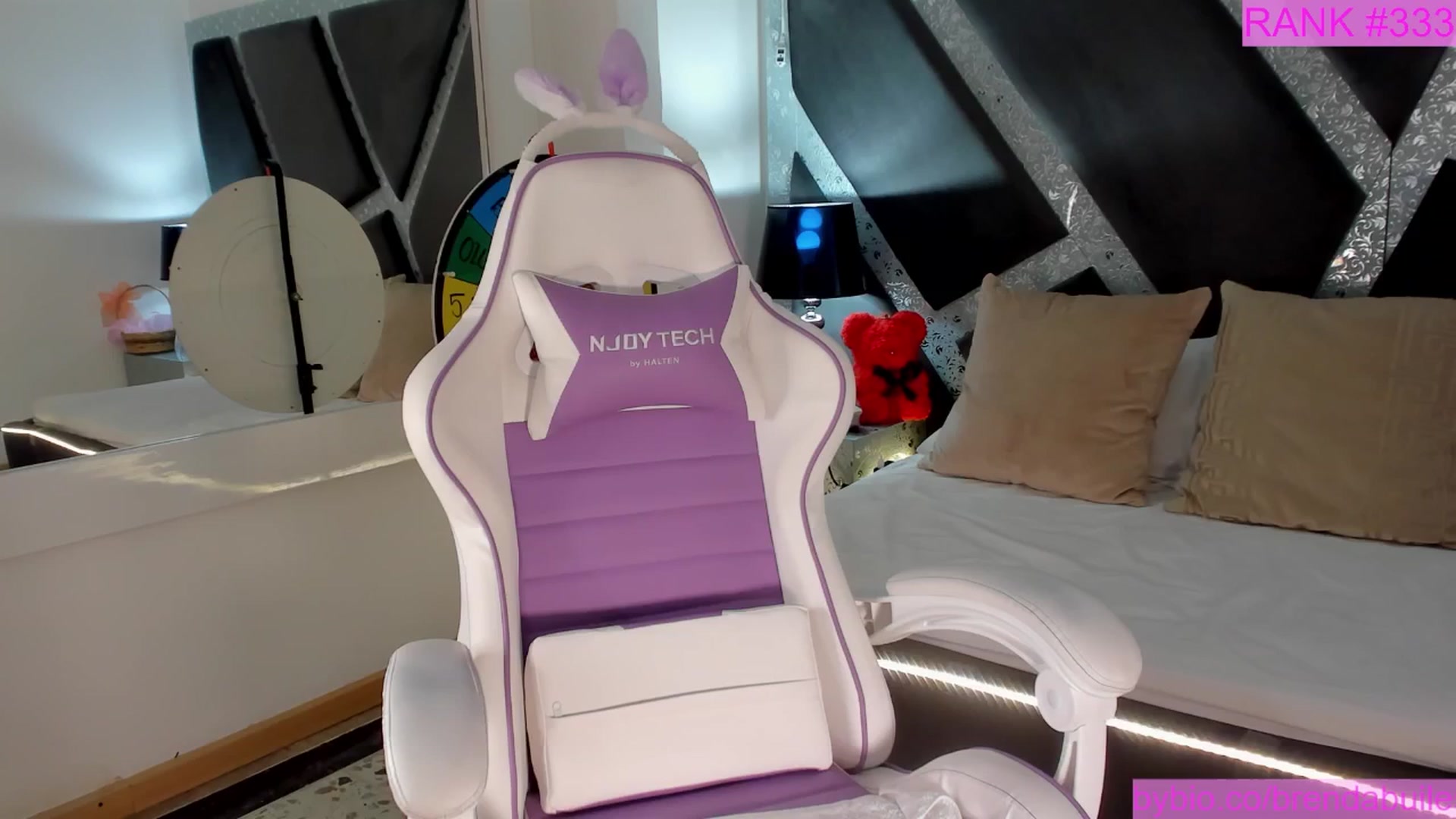 Gallery image thumbnail from BrendaBuiles's myfreecams stream on, 07/30/2025, 24:30 image 18 of 20