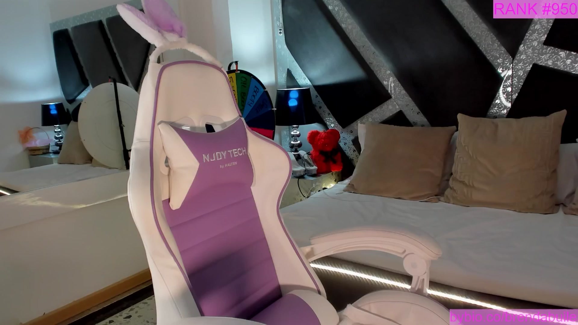 Gallery image thumbnail from BrendaBuiles's myfreecams stream on, 08/08/2025, 24:44 image 7 of 20