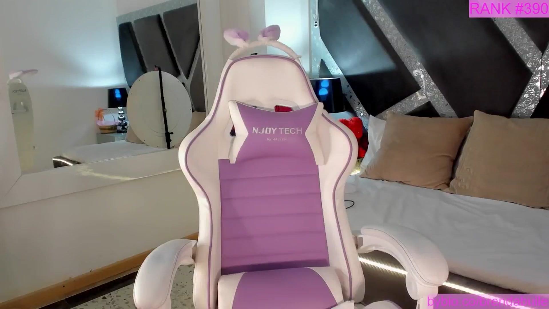 Gallery image thumbnail from BrendaBuiles's myfreecams stream on, 09/17/2025, 24:07 image 8 of 20