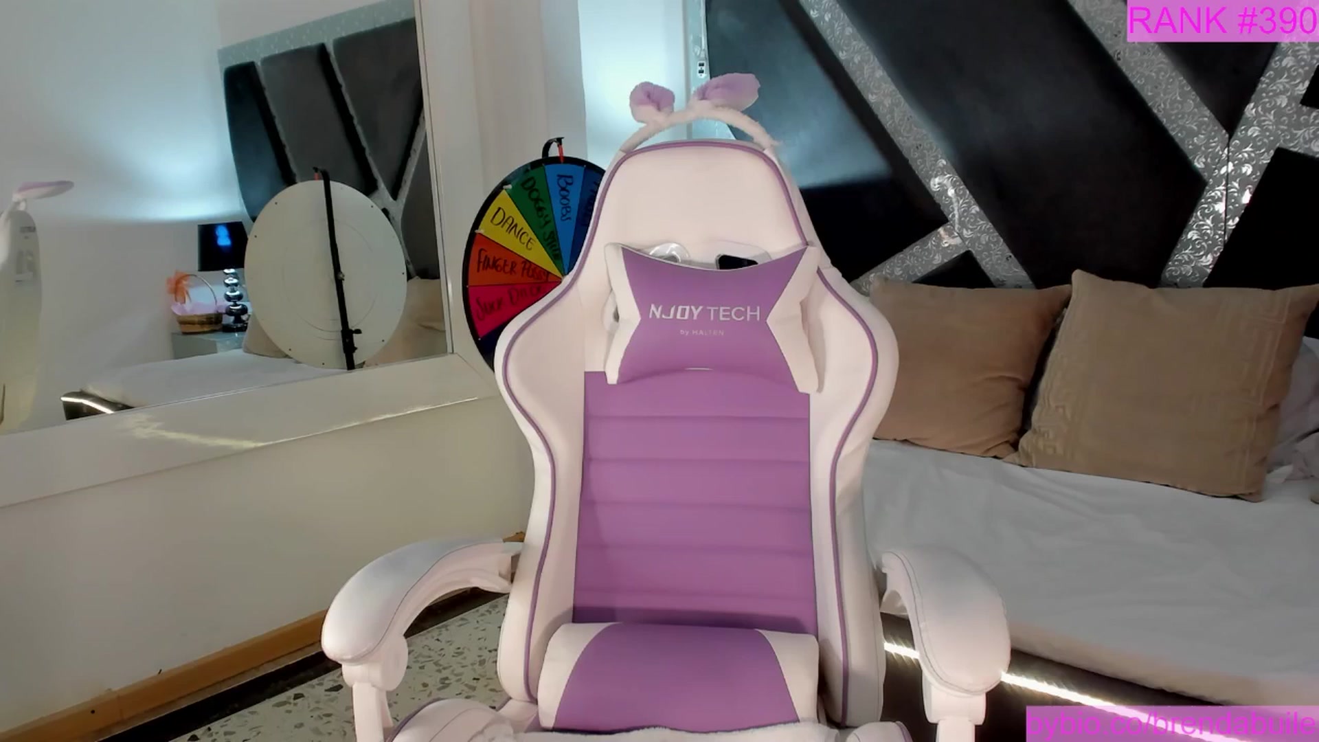 Gallery image thumbnail from BrendaBuiles's myfreecams stream on, 09/17/2025, 02:47 image 5 of 20