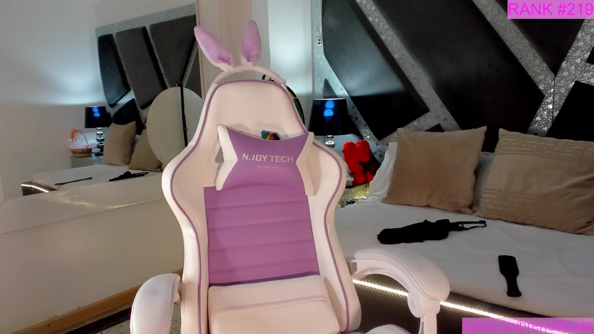Gallery image thumbnail from BrendaBuiles's myfreecams stream on, 09/30/2025, 24:35 image 10 of 20