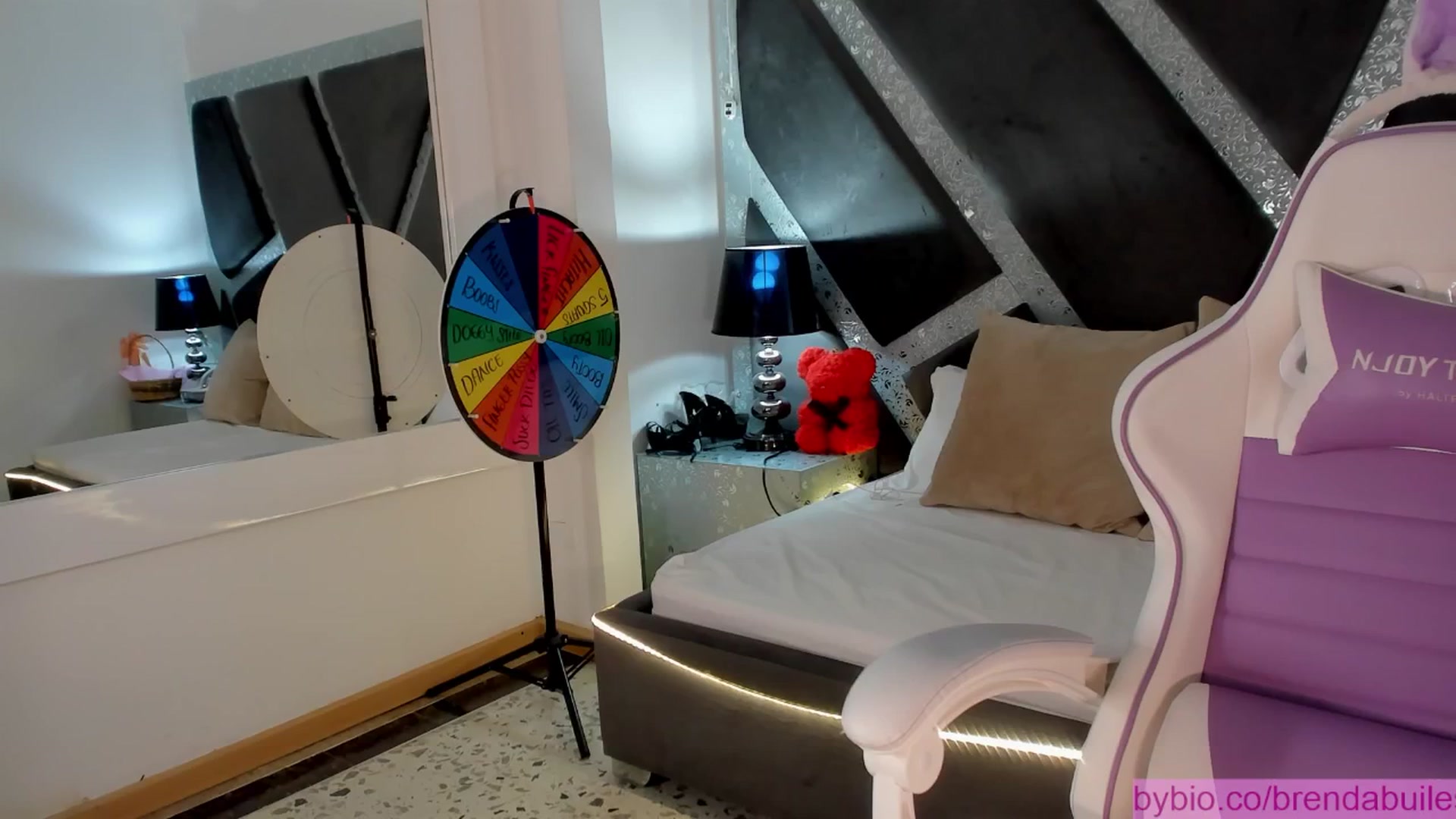 Gallery image thumbnail from BrendaBuiles's myfreecams stream on, 11/05/2025, 24:53 image 2 of 20