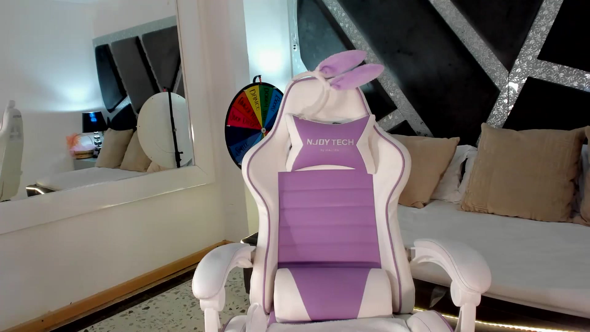 Gallery image thumbnail from BrendaBuiles's myfreecams stream on, 11/19/2025, 24:01 image 5 of 20