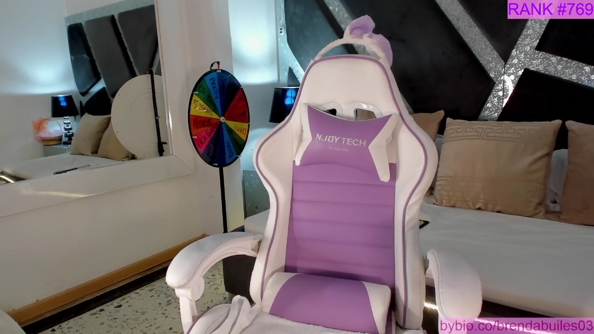 Gallery image thumbnail from BrendaBuiles's myfreecams stream on, 12/12/2025, 24:20 image 20 of 20