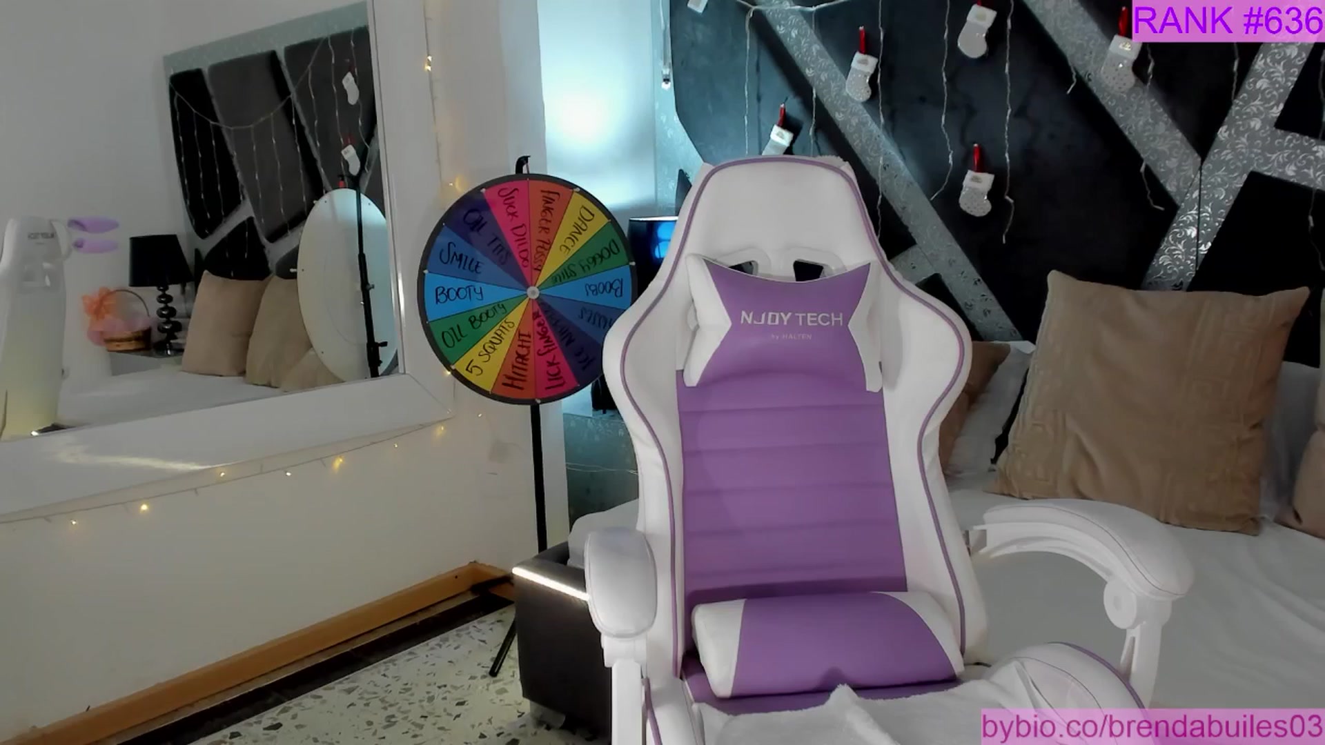 Gallery image thumbnail from BrendaBuiles's myfreecams stream on, 12/24/2025, 01:16 image 5 of 20