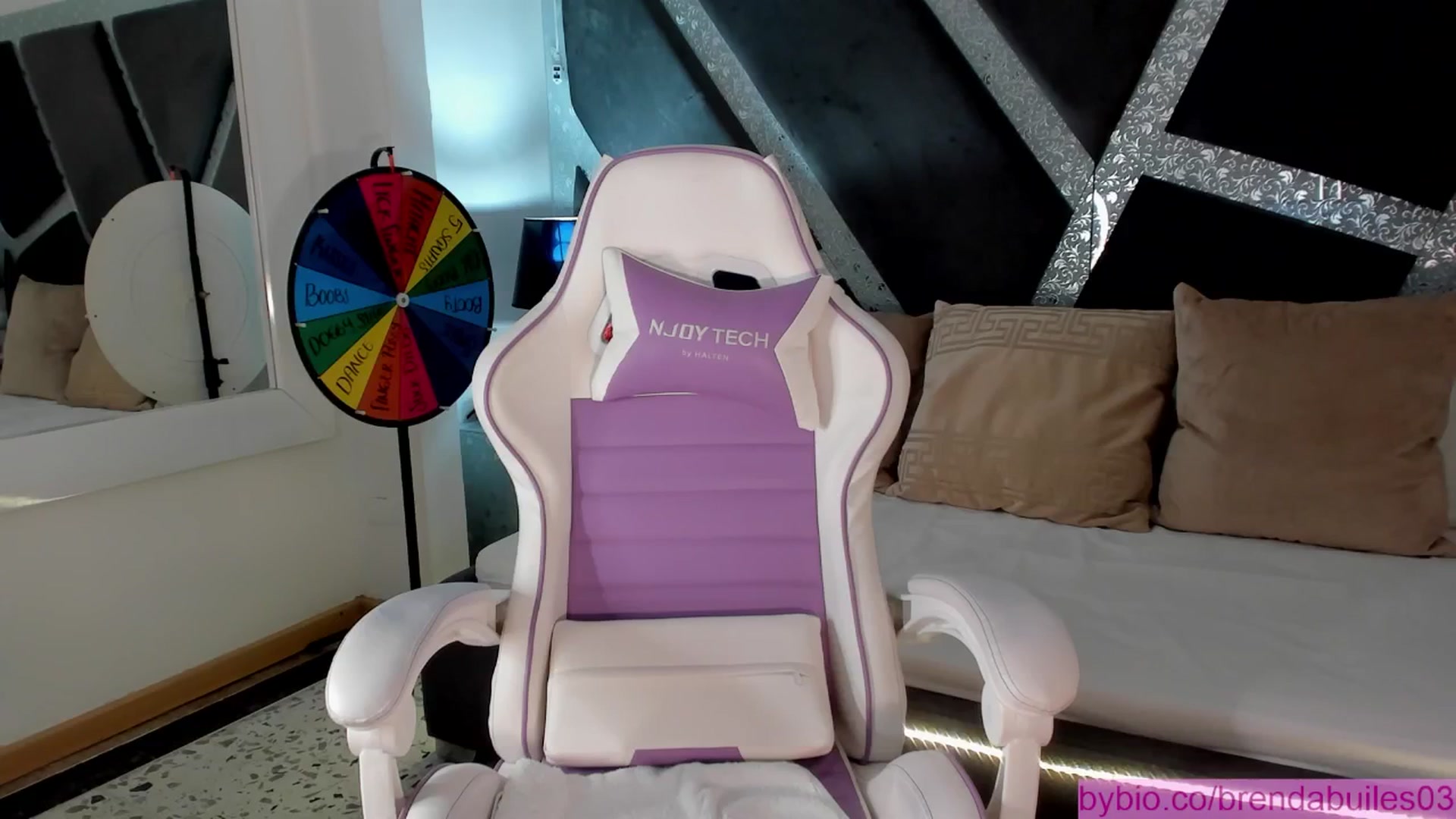 Gallery image thumbnail from BrendaBuiles's myfreecams stream on, 01/11/2026, 01:13 image 16 of 20