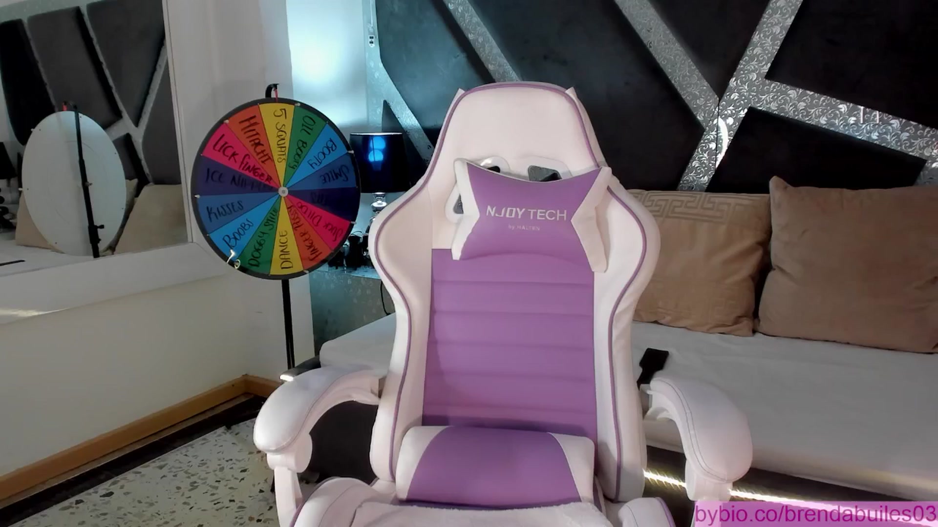 Gallery image thumbnail from BrendaBuiles's myfreecams stream on, 01/12/2026, 23:36 image 7 of 20