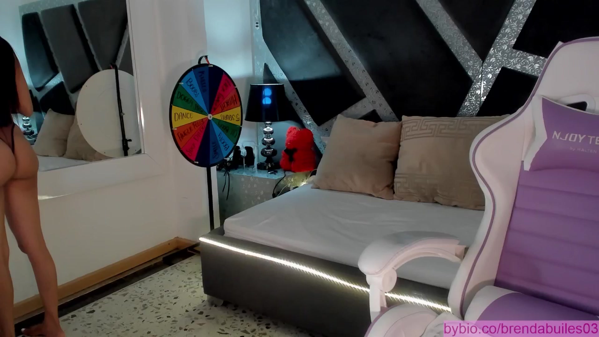 Gallery image thumbnail from BrendaBuiles's myfreecams stream on, 01/21/2026, 24:23 image 19 of 20