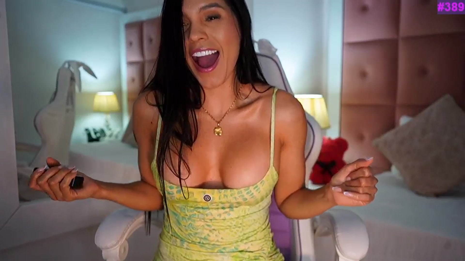 Gallery image thumbnail from BrendaBuiles's myfreecams stream on, 04/09/2026, 24:03 image 11 of 20