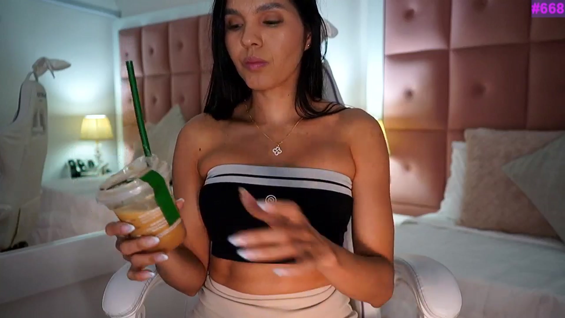 Gallery image thumbnail from BrendaBuiles's myfreecams stream on, 04/14/2026, 01:38 image 2 of 20