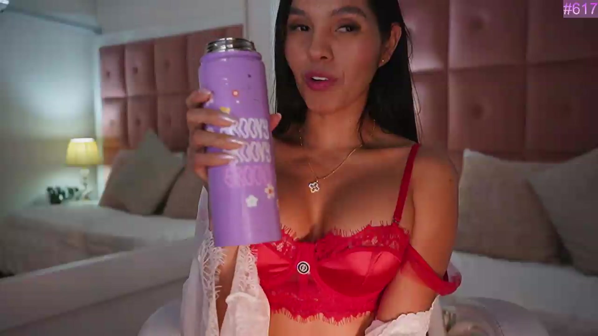 Gallery image thumbnail from BrendaBuiles's myfreecams stream on, 04/29/2026, 24:01 image 2 of 20