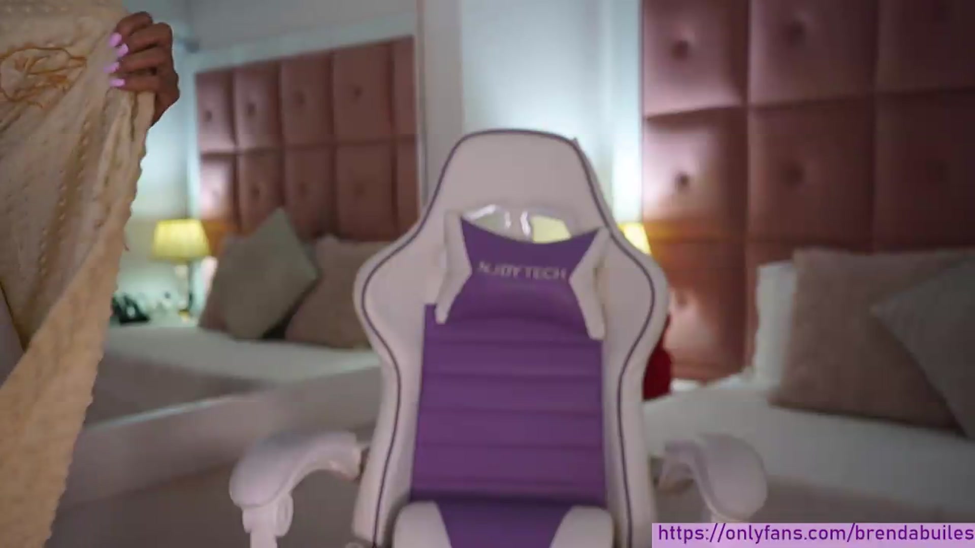 Gallery image thumbnail from BrendaBuiles's myfreecams stream on, 05/15/2026, 24:44 image 4 of 20