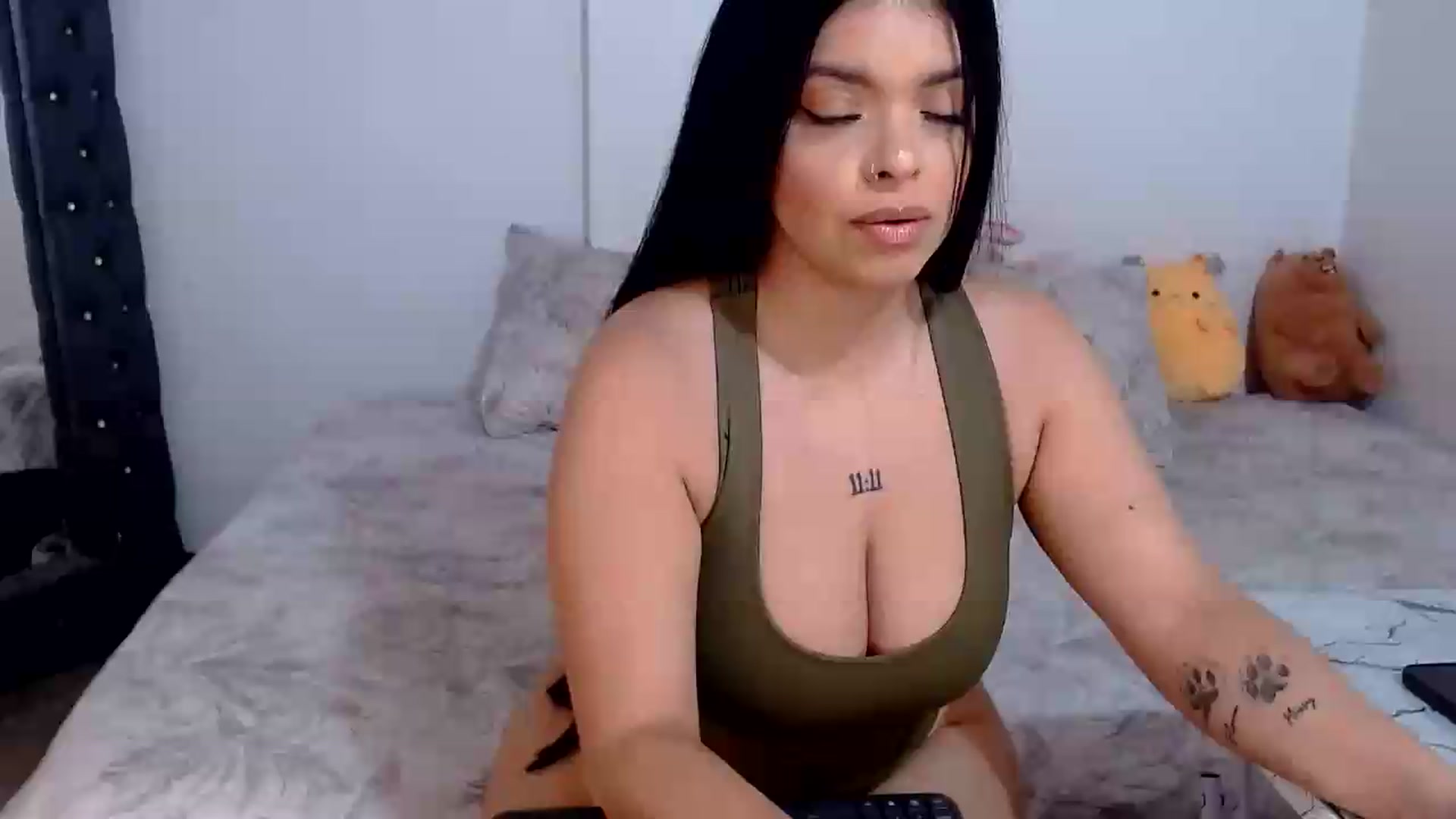 Gallery image thumbnail from BrendaLi's myfreecams stream on, 06/25/2026, 18:35 image 1 of 20