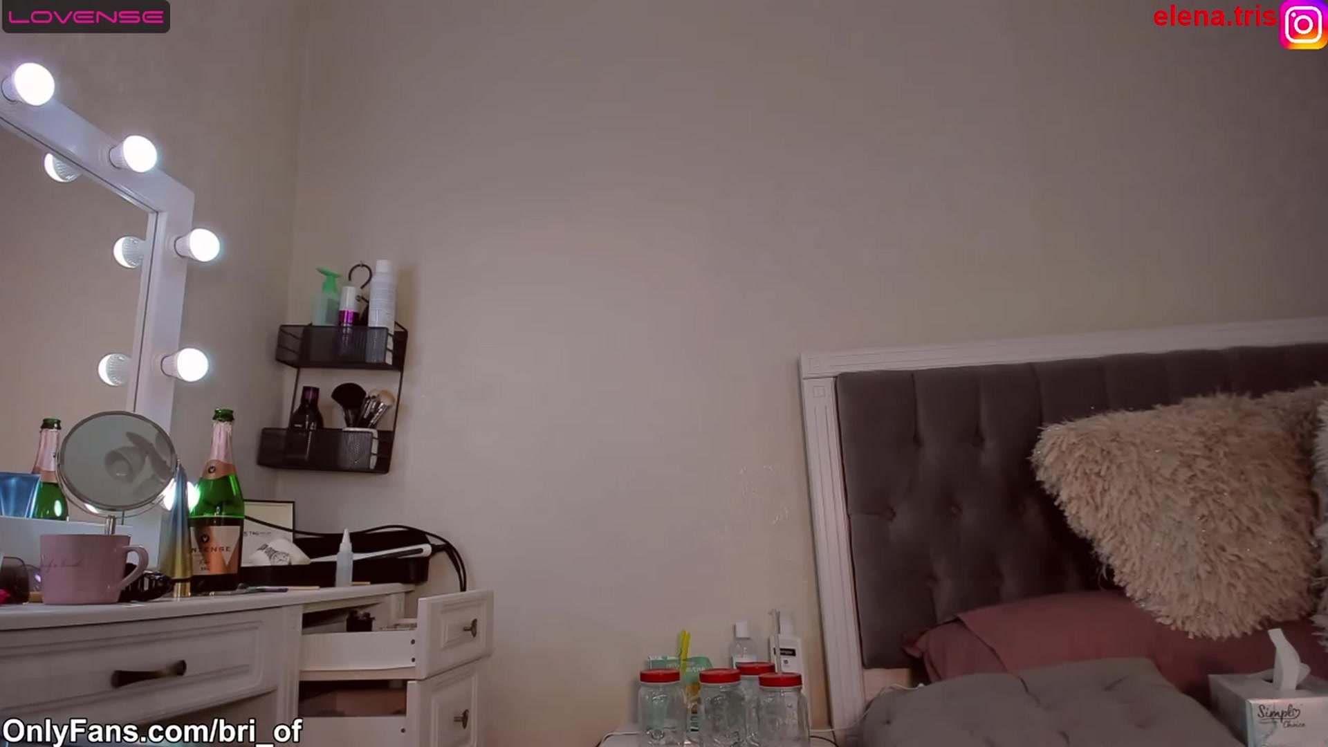 Gallery image thumbnail from Bri_Diamond's myfreecams stream on, 07/18/2023, 06:35 image 17 of 20