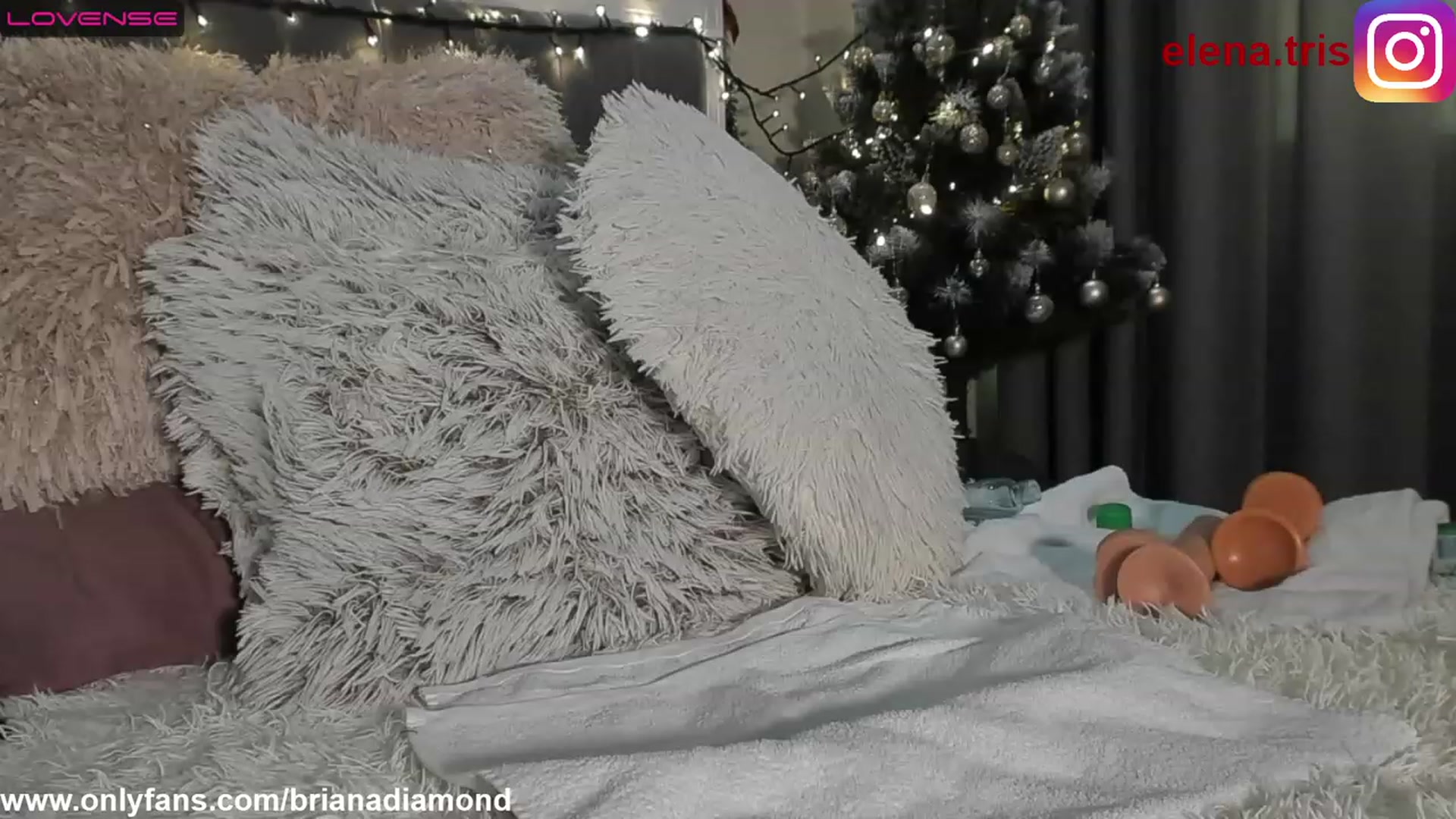 Gallery image thumbnail from BrianaDmnd's myfreecams stream on, 12/18/2022, 07:54 image 15 of 20