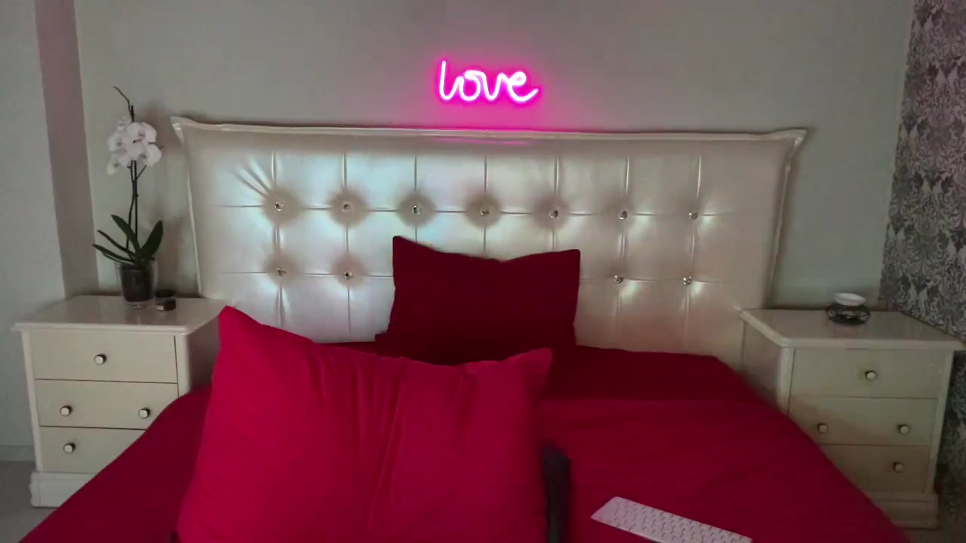 Gallery image thumbnail from Briana_Coxx's myfreecams stream on, 08/08/2024, 11:26 image 2 of 20