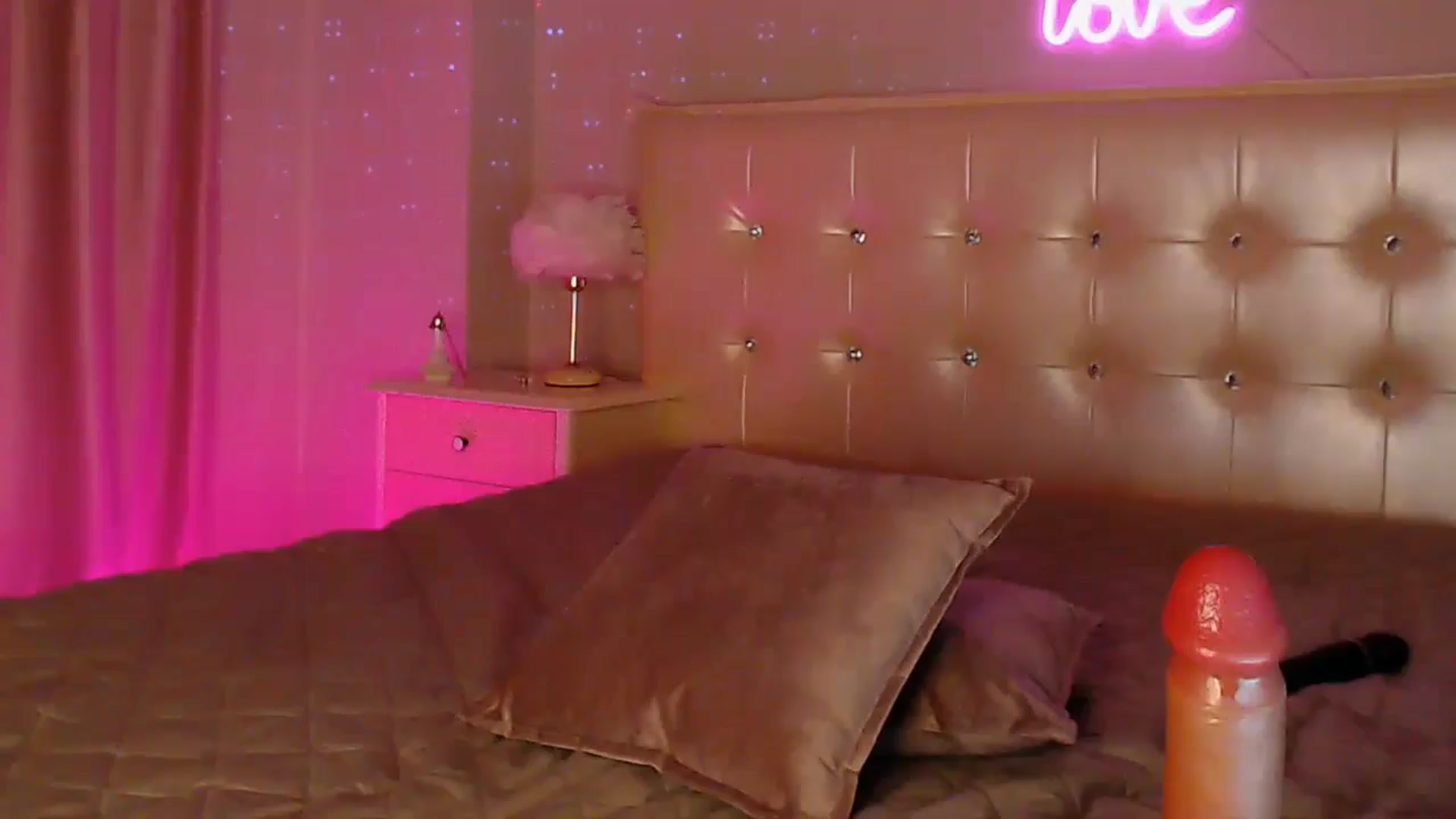 Gallery image thumbnail from Briana_Coxx's myfreecams stream on, 11/15/2024, 10:09 image 3 of 20