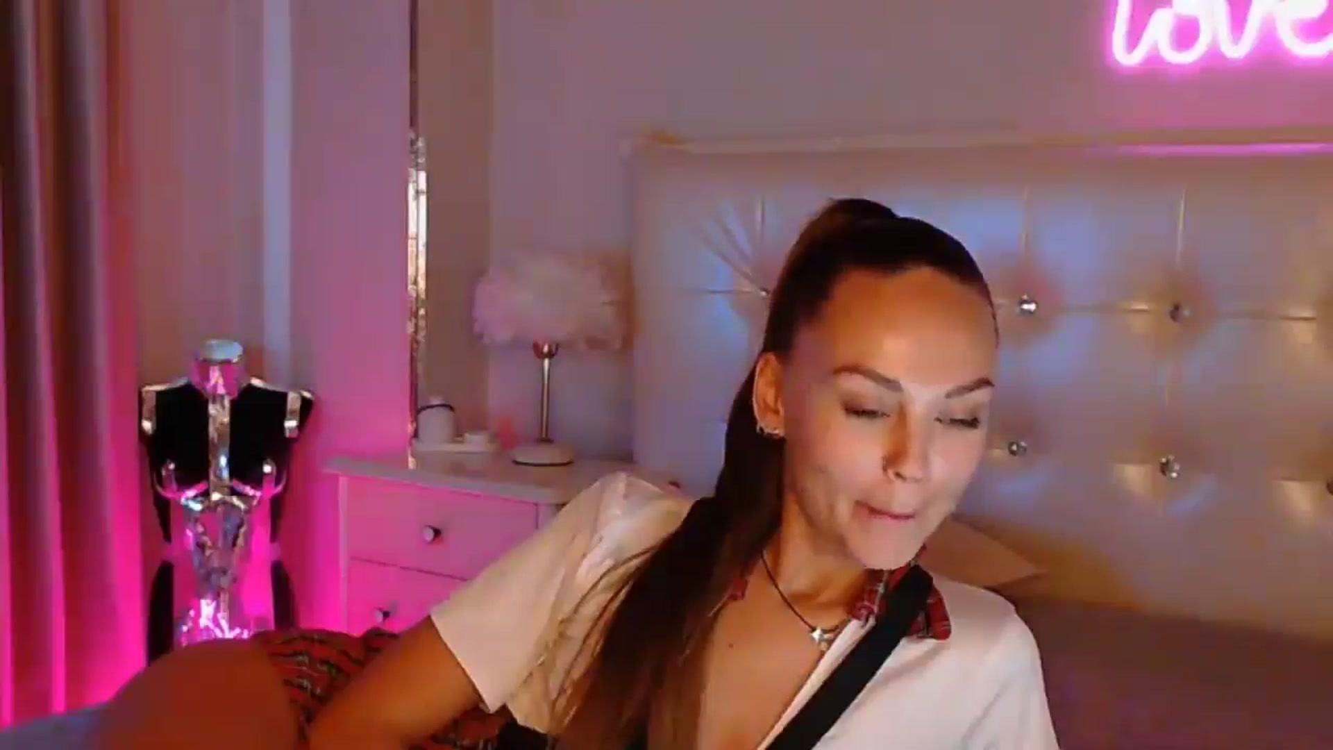 Gallery image thumbnail from Briana_Coxx's myfreecams stream on, 02/27/2025, 06:06 image 17 of 20