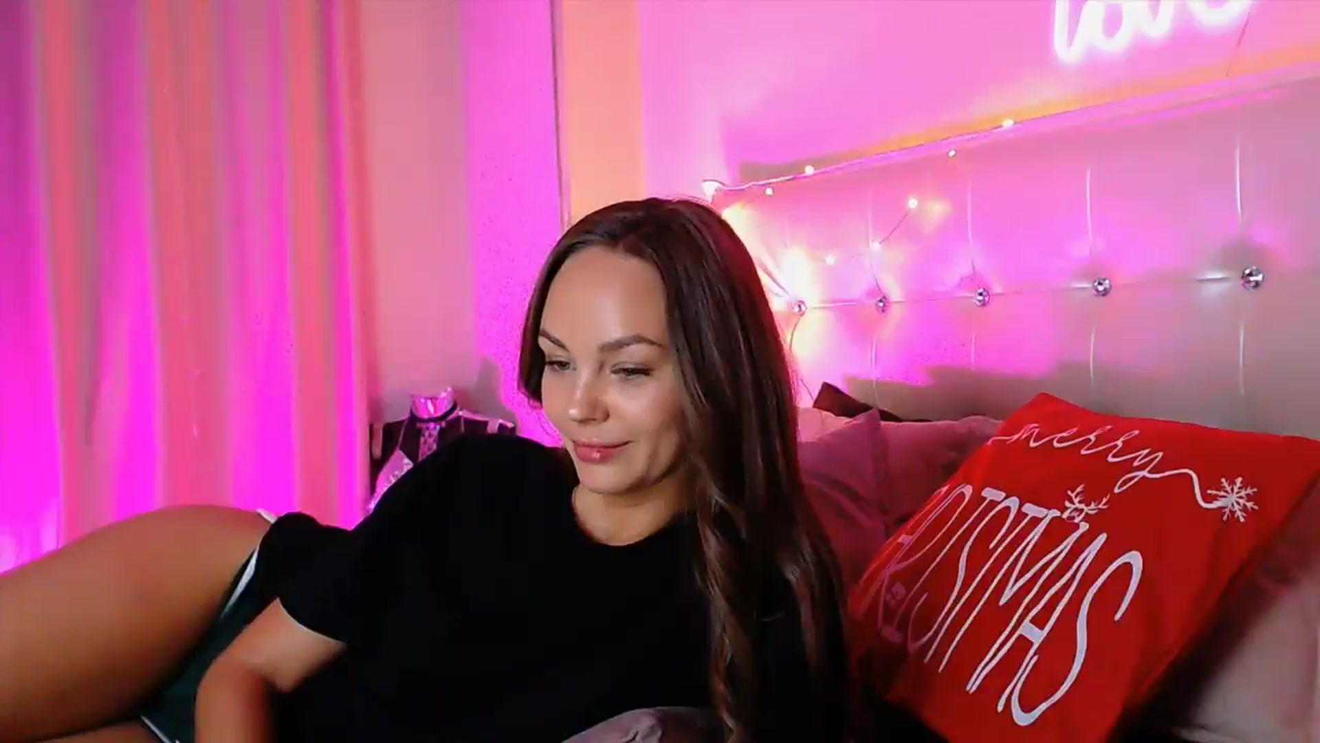 Gallery image thumbnail from Briana_Coxx's myfreecams stream on, 12/19/2025, 08:08 image 15 of 20