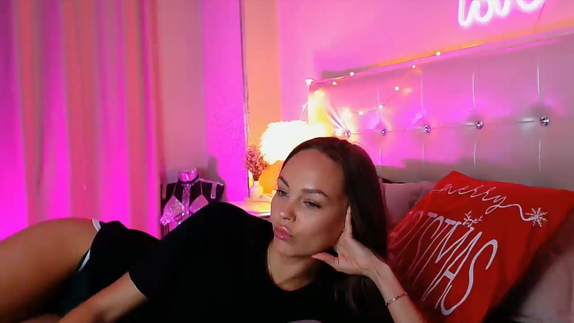 Gallery image thumbnail from Briana_Coxx's myfreecams stream on, 12/19/2025, 08:08 image 7 of 20