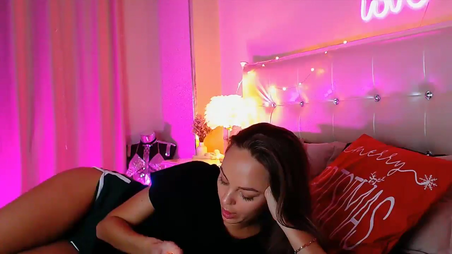 Gallery image thumbnail from Briana_Coxx's myfreecams stream on, 12/19/2025, 10:29 image 16 of 20
