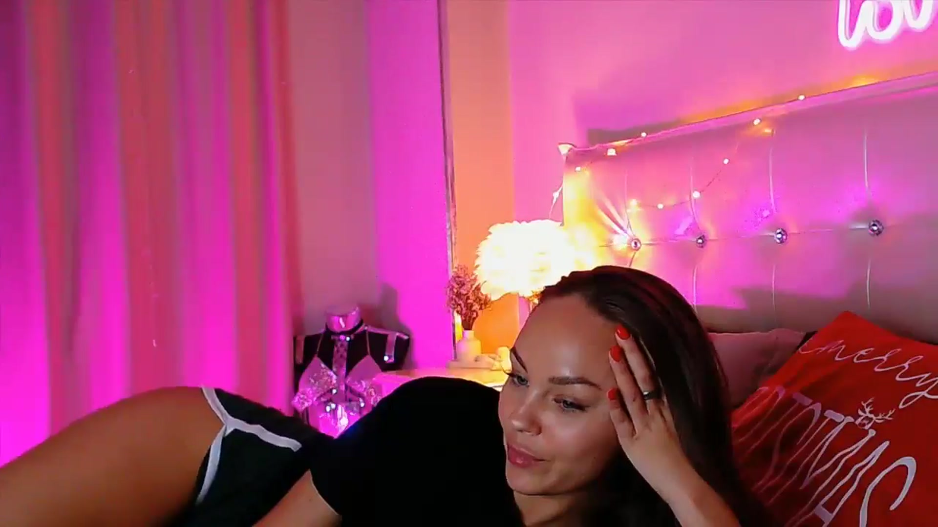 Gallery image thumbnail from Briana_Coxx's myfreecams stream on, 12/19/2025, 10:29 image 18 of 20