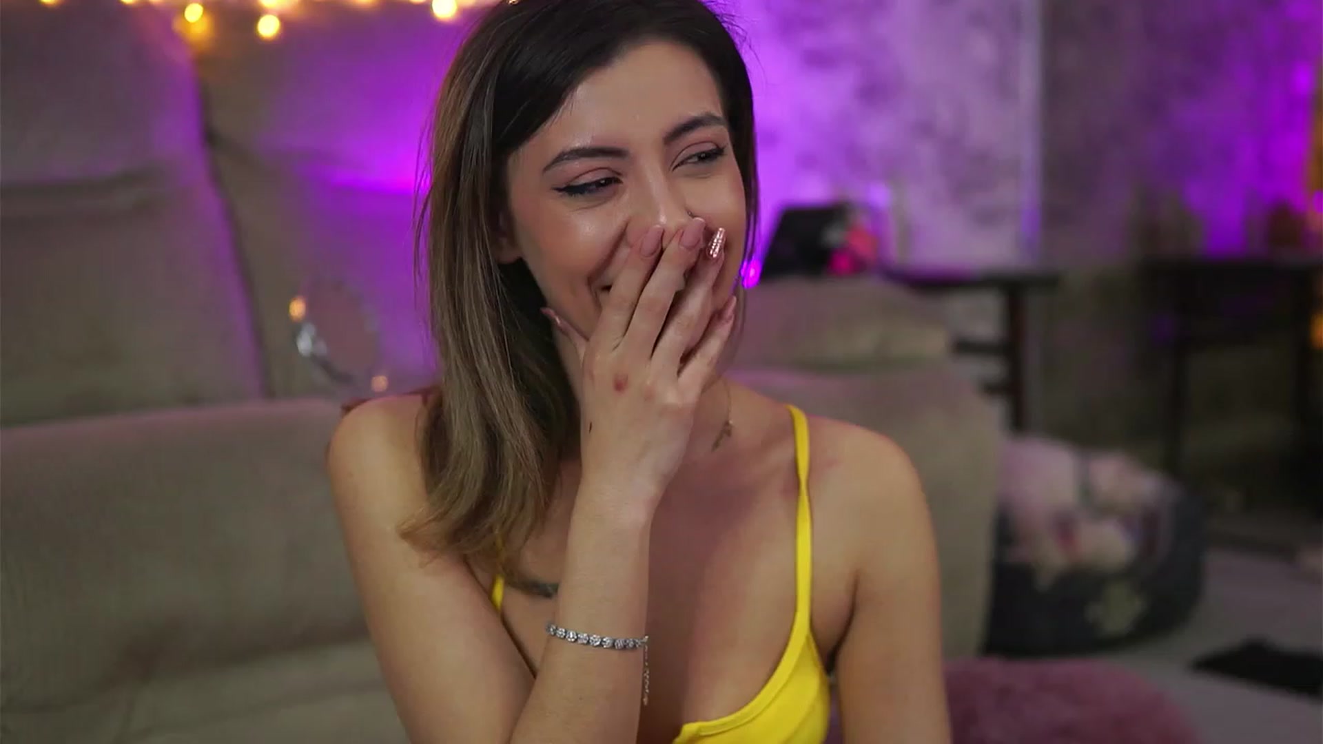 Gallery image thumbnail from Briannaa_wade's myfreecams stream on, 05/08/2023, 19:10 image 9 of 20