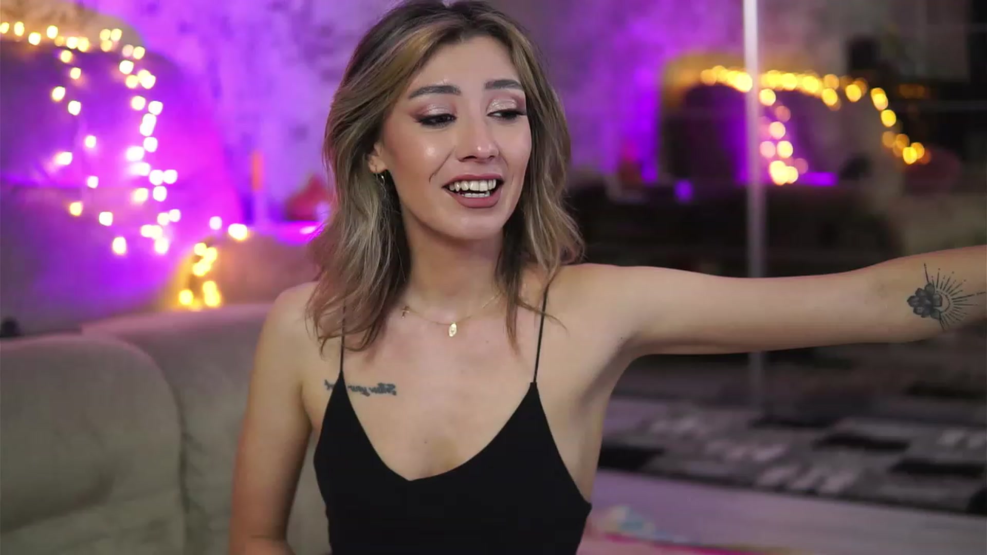 Gallery image thumbnail from Briannaa_wade's myfreecams stream on, 06/15/2023, 17:14 image 4 of 20