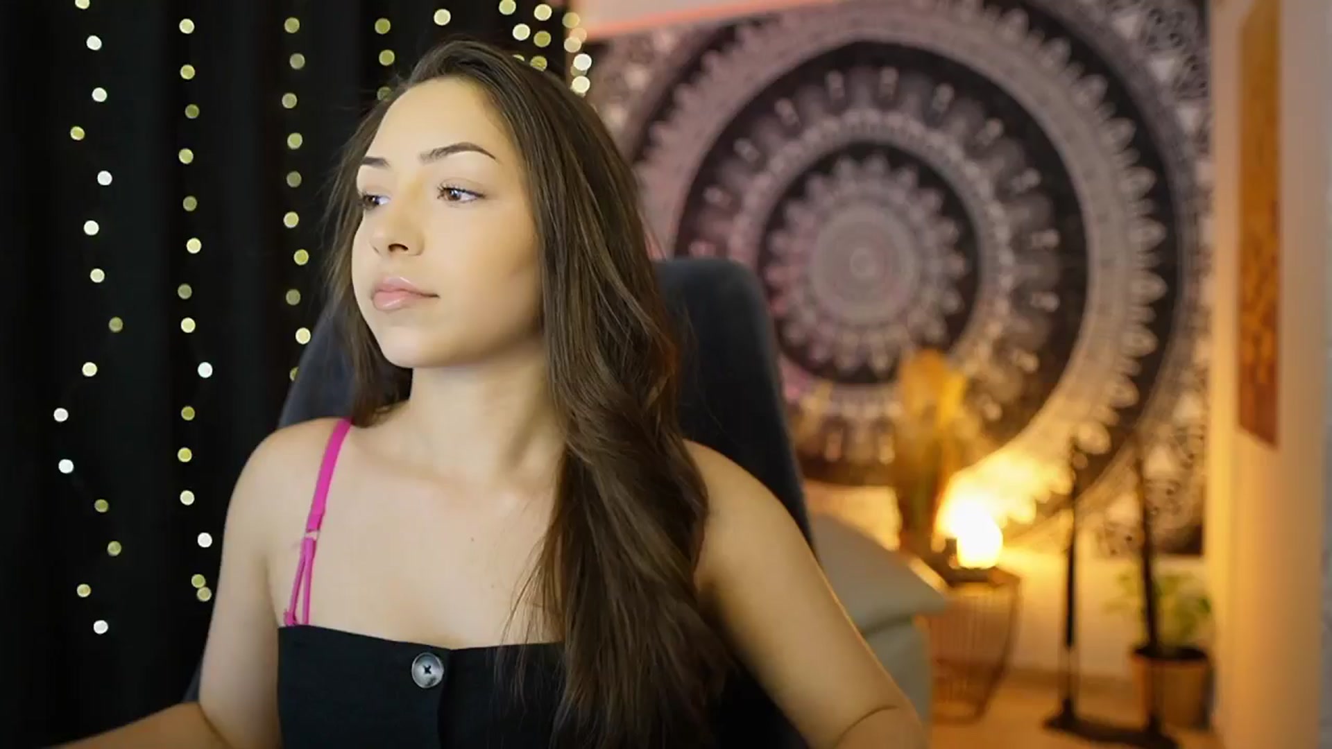 Gallery image thumbnail from Briar__Rose's myfreecams stream on, 05/16/2024, 15:53 image 11 of 20