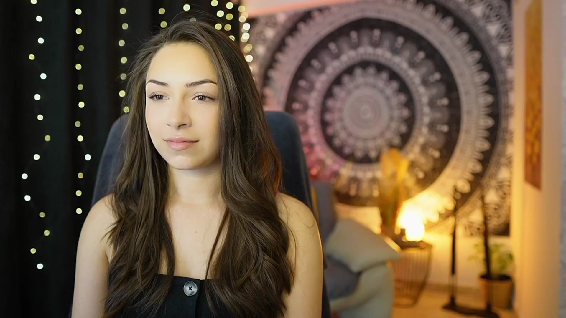 Gallery image thumbnail from Briar__Rose's myfreecams stream on, 05/16/2024, 18:04 image 15 of 20