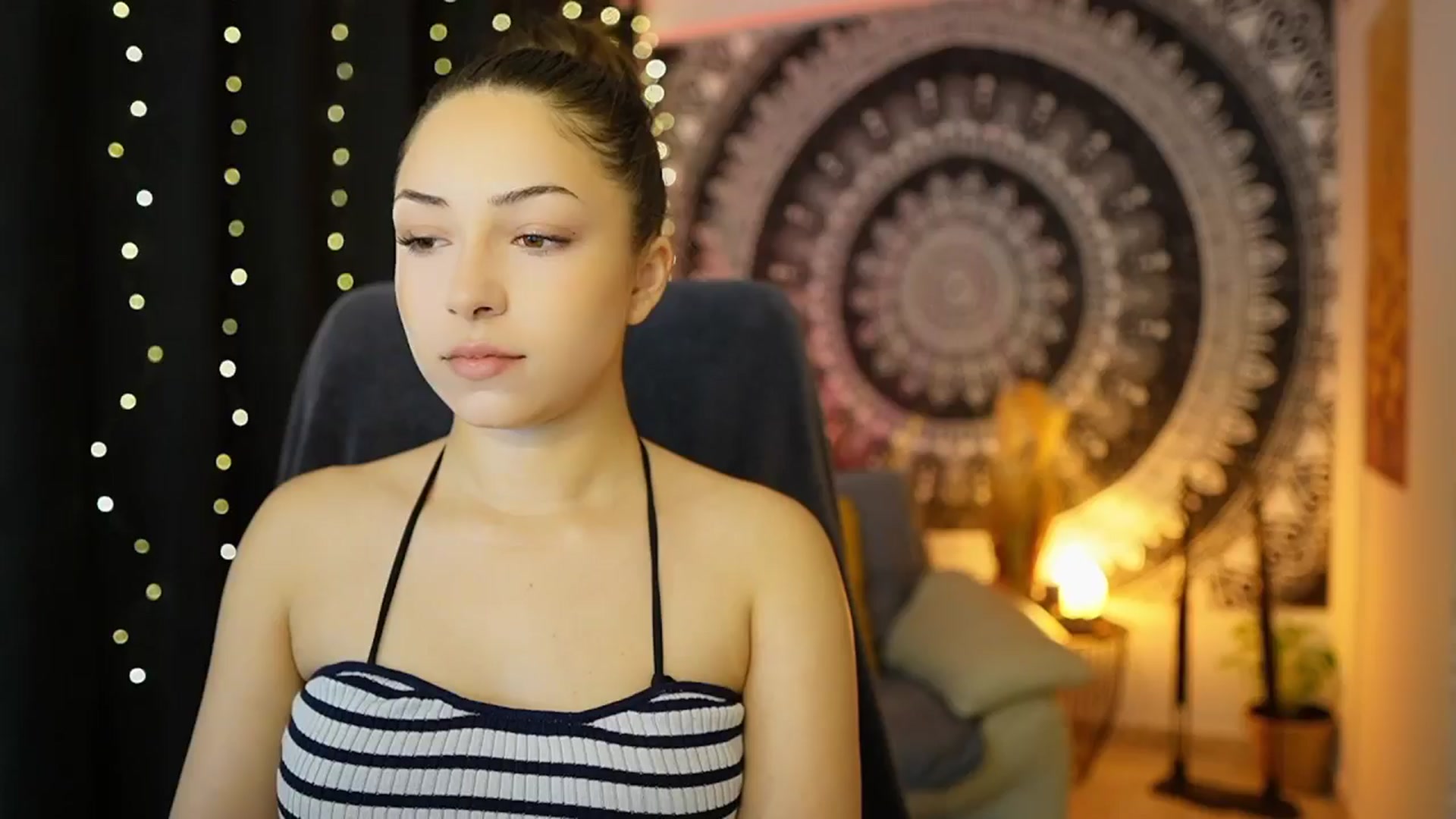 Gallery image thumbnail from Briar__Rose's myfreecams stream on, 05/17/2024, 15:12 image 3 of 20