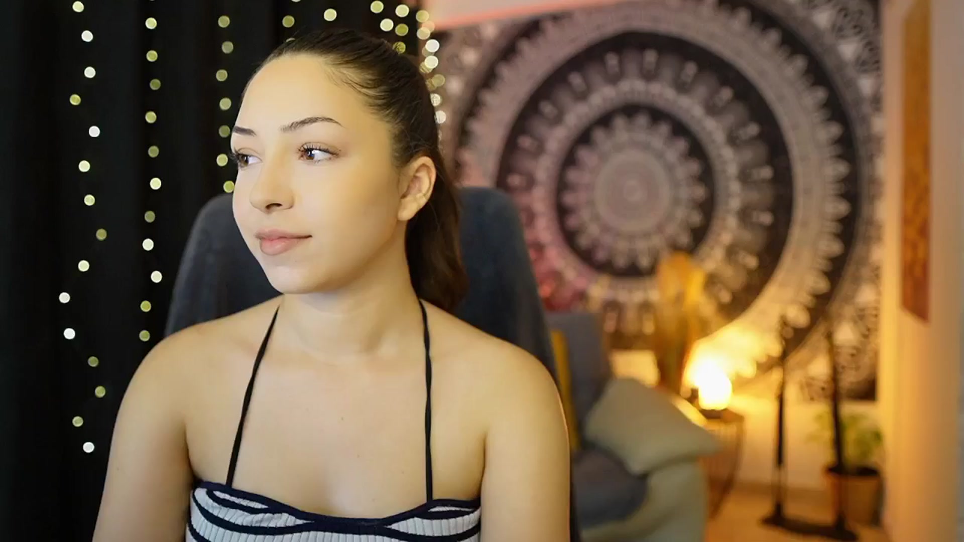 Gallery image thumbnail from Briar__Rose's myfreecams stream on, 05/17/2024, 17:08 image 18 of 20