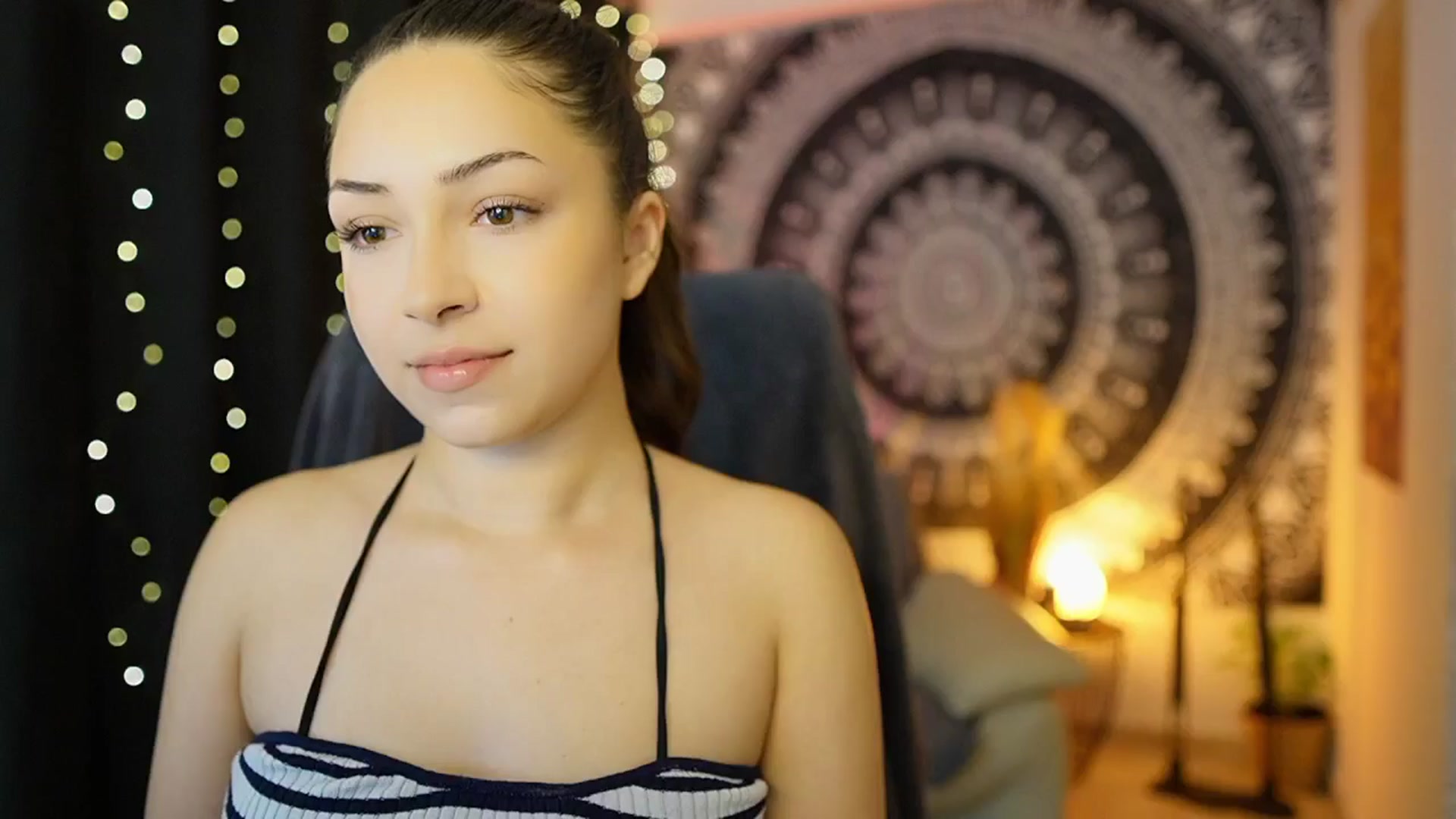 Gallery image thumbnail from Briar__Rose's myfreecams stream on, 05/17/2024, 17:08 image 15 of 20